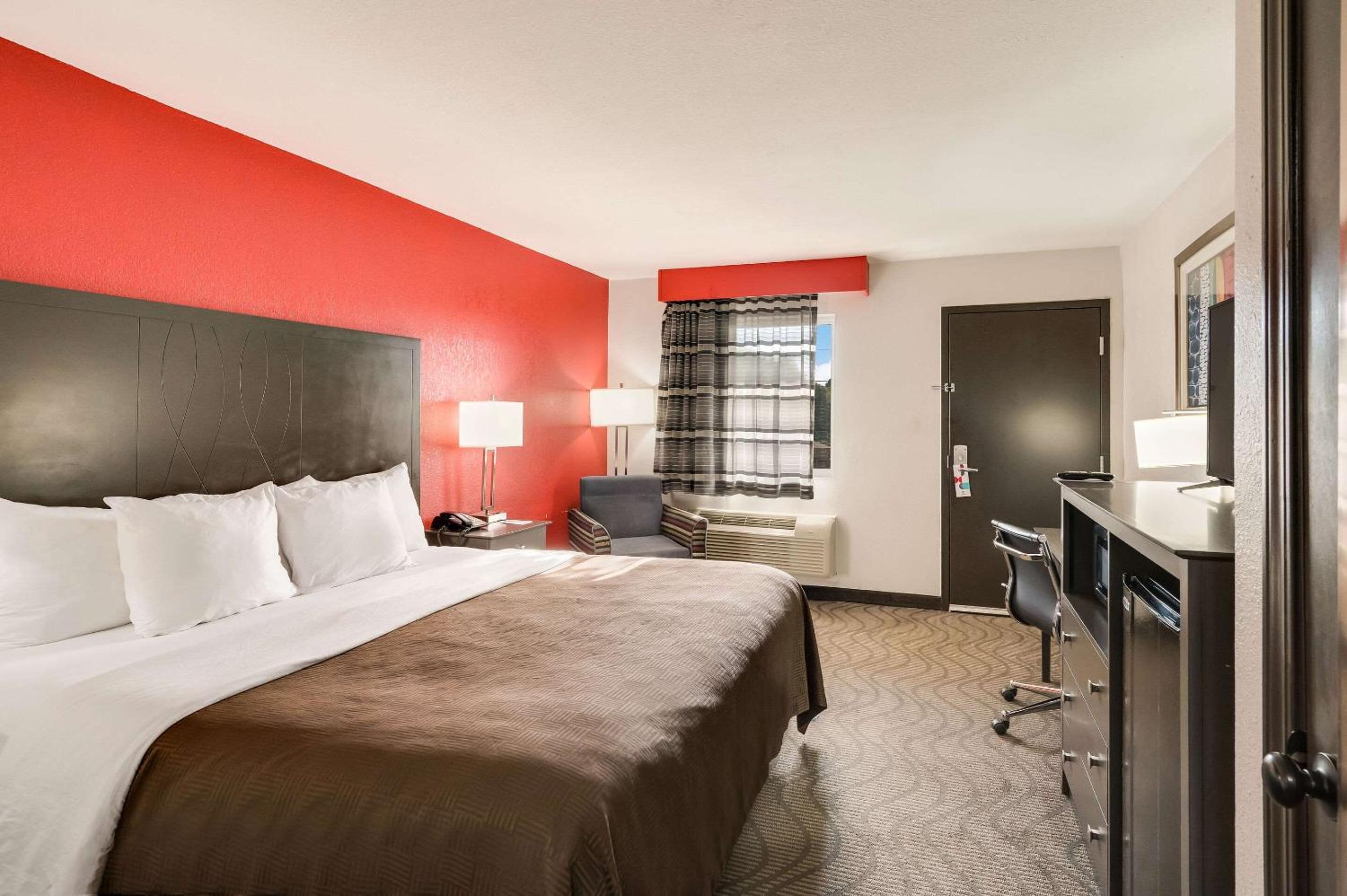 Russellville Vacations - Clarion Inn  Suites Russellville I-40 - Property Image 8