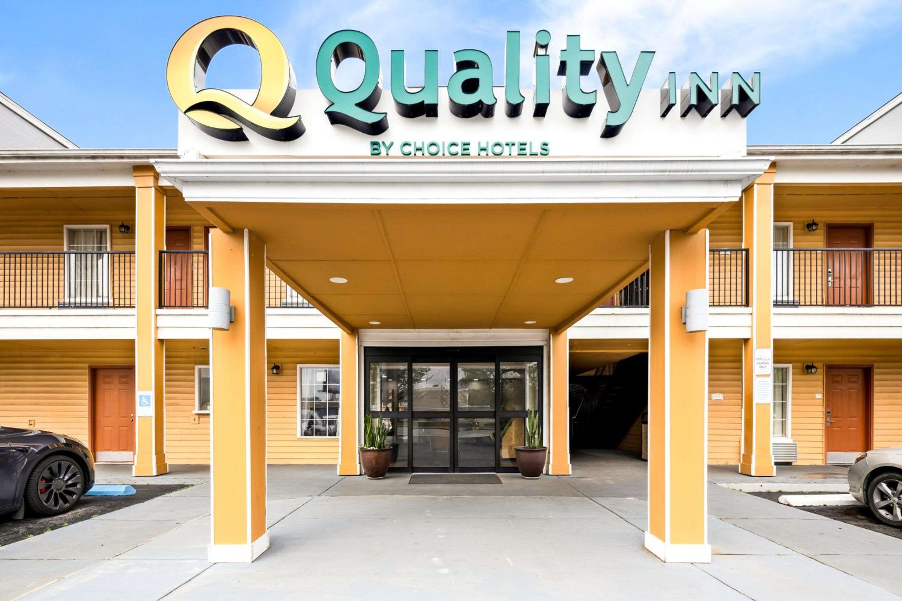 Quality Inn Decatur River City view 3