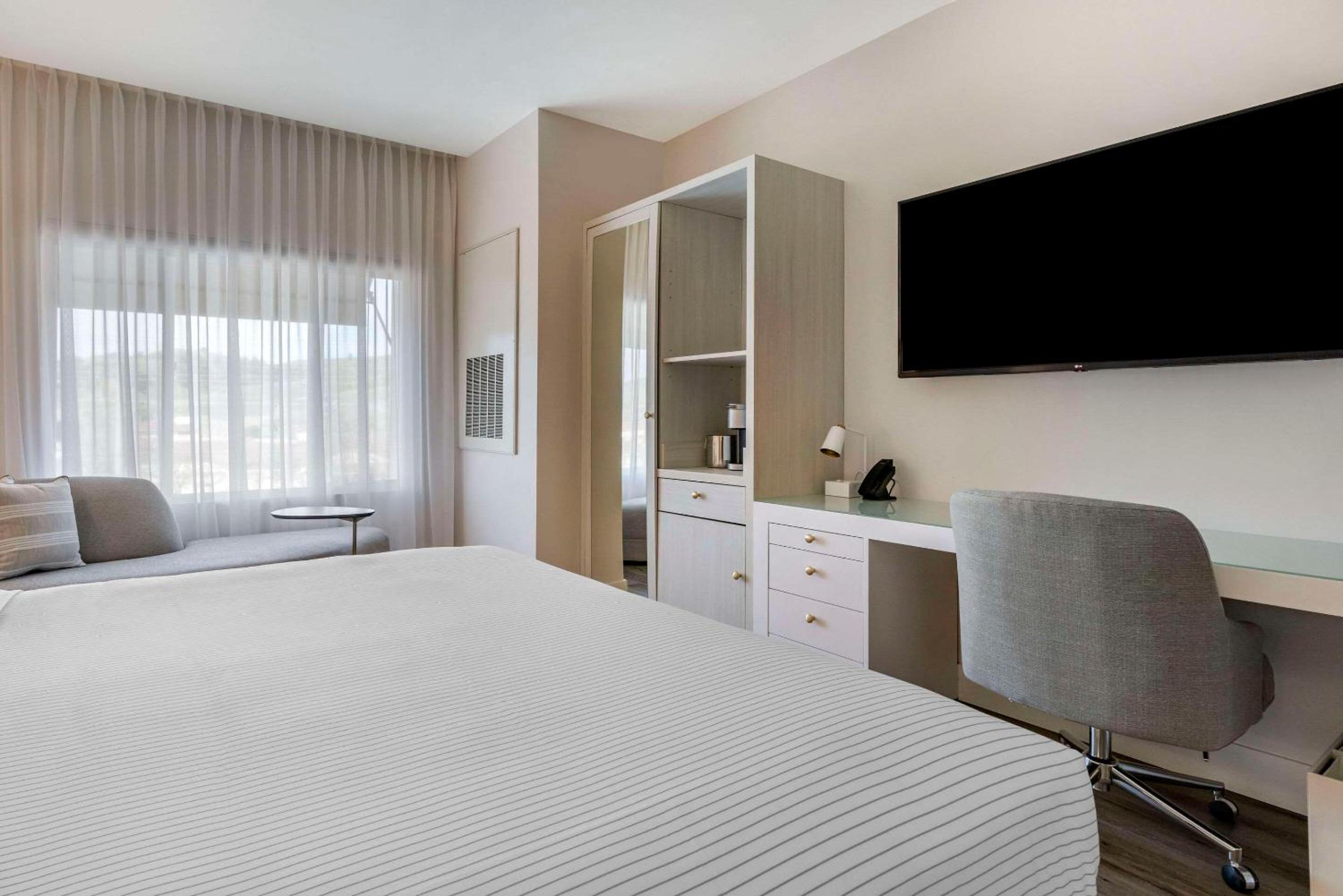Cambria Hotel Calabasas - Malibu - Property Image 8