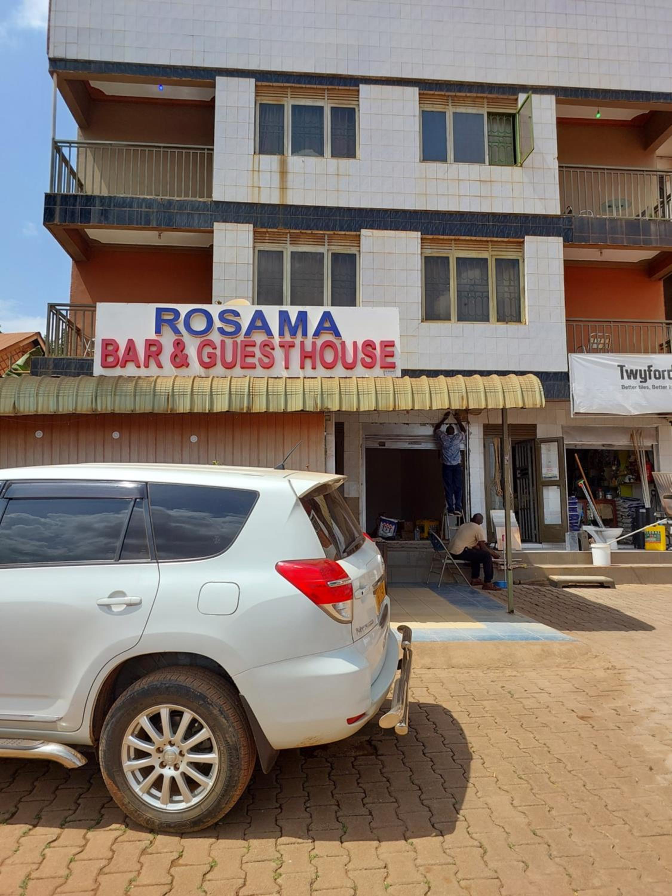 ROSAMA BaR & GUEST HOUSE