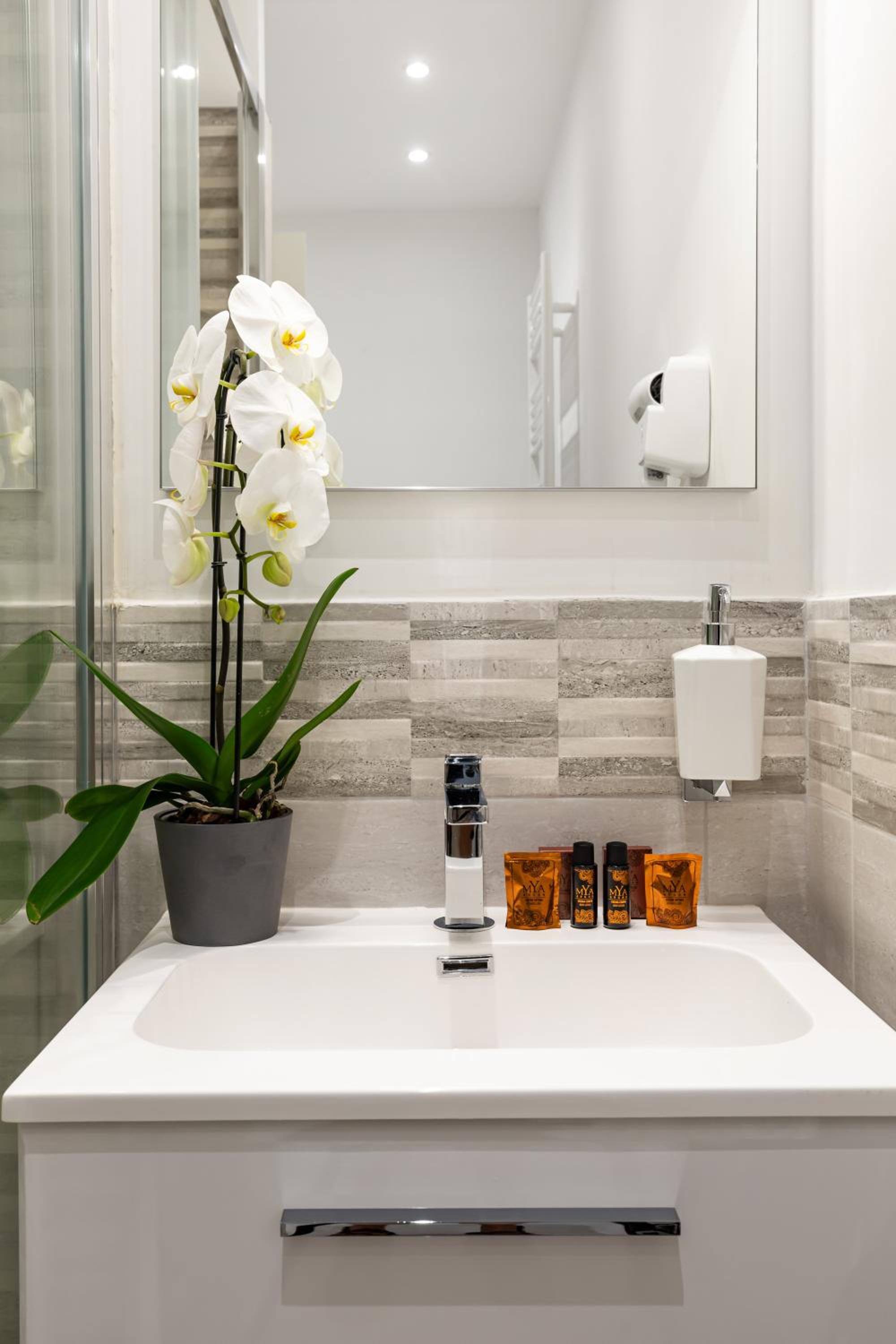 Clodio Welcome - 5 camere arredate con bagno interno - zona comune - condizionatori -