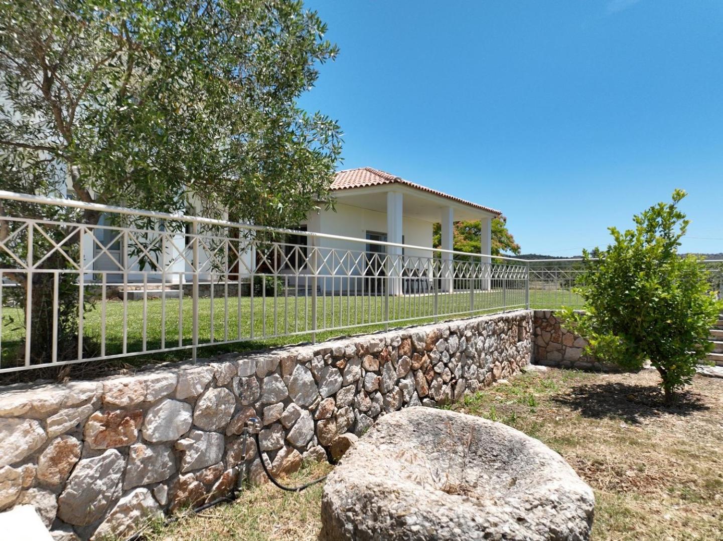 Villa Vakoufia