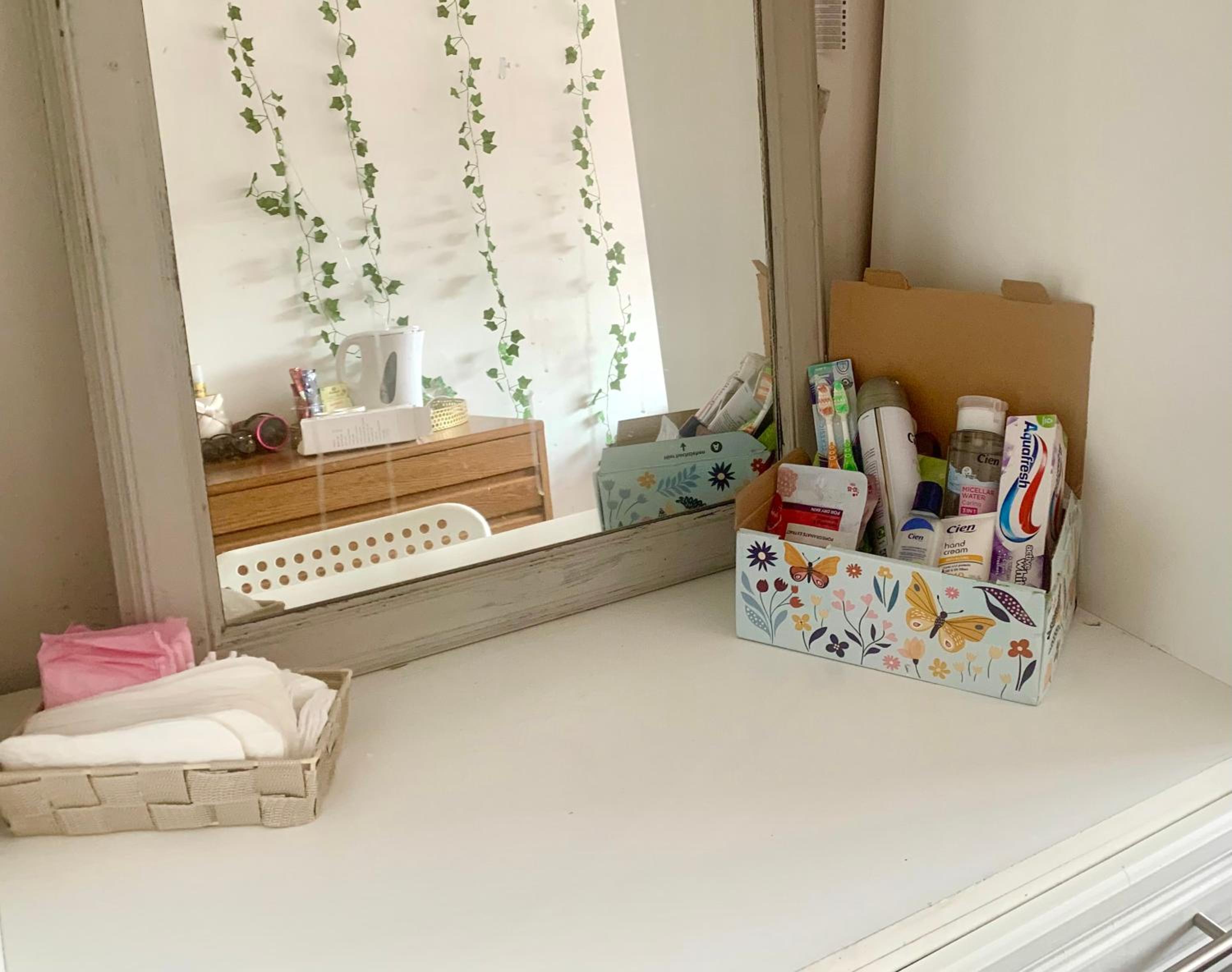 Large room in excellent location double or two singles