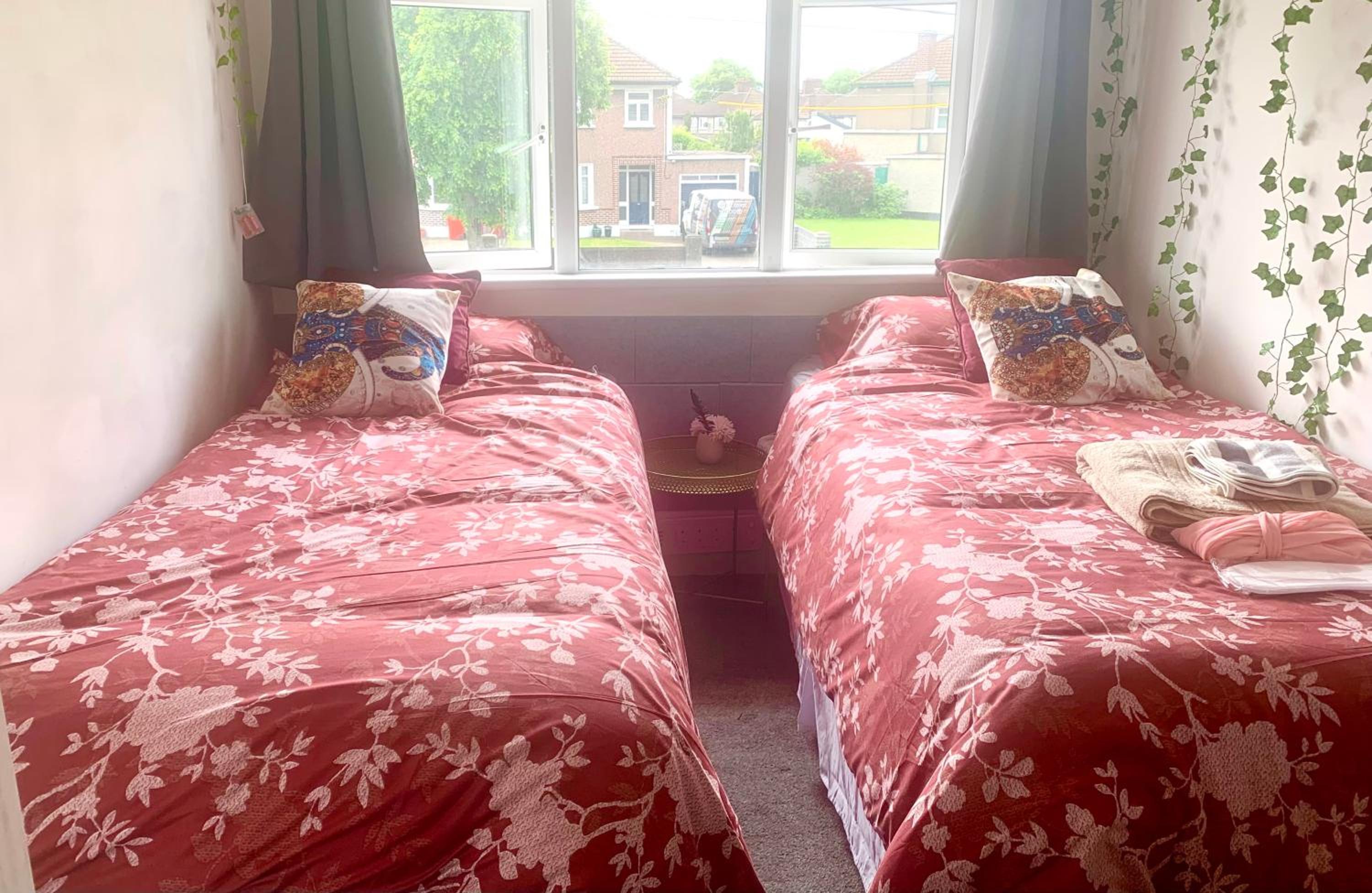 Large room in excellent location double or two singles
