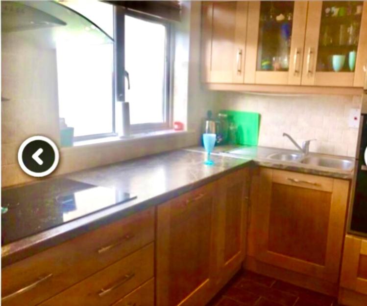 Large room in excellent location double or two singles