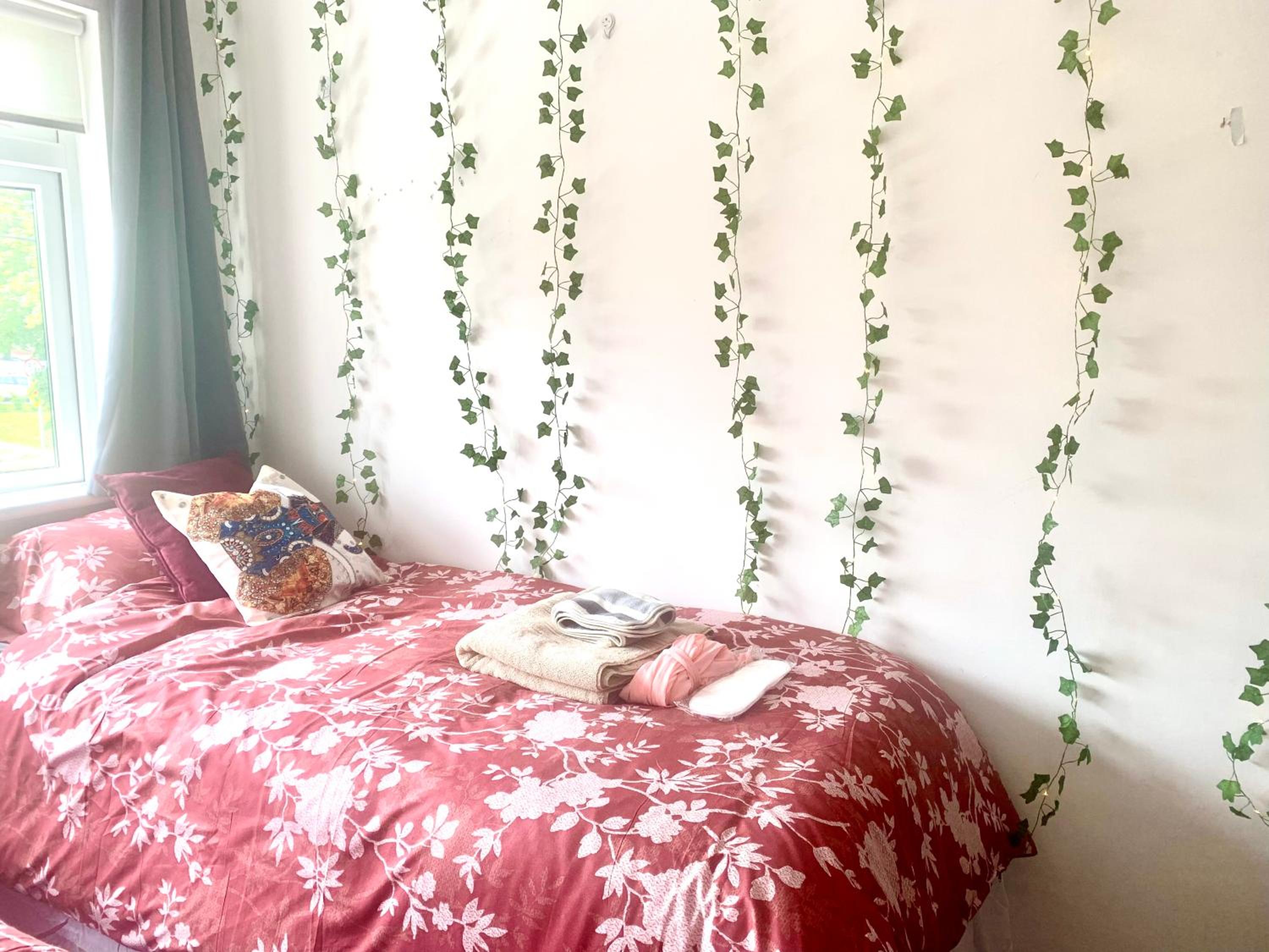 Large room in excellent location double or two singles