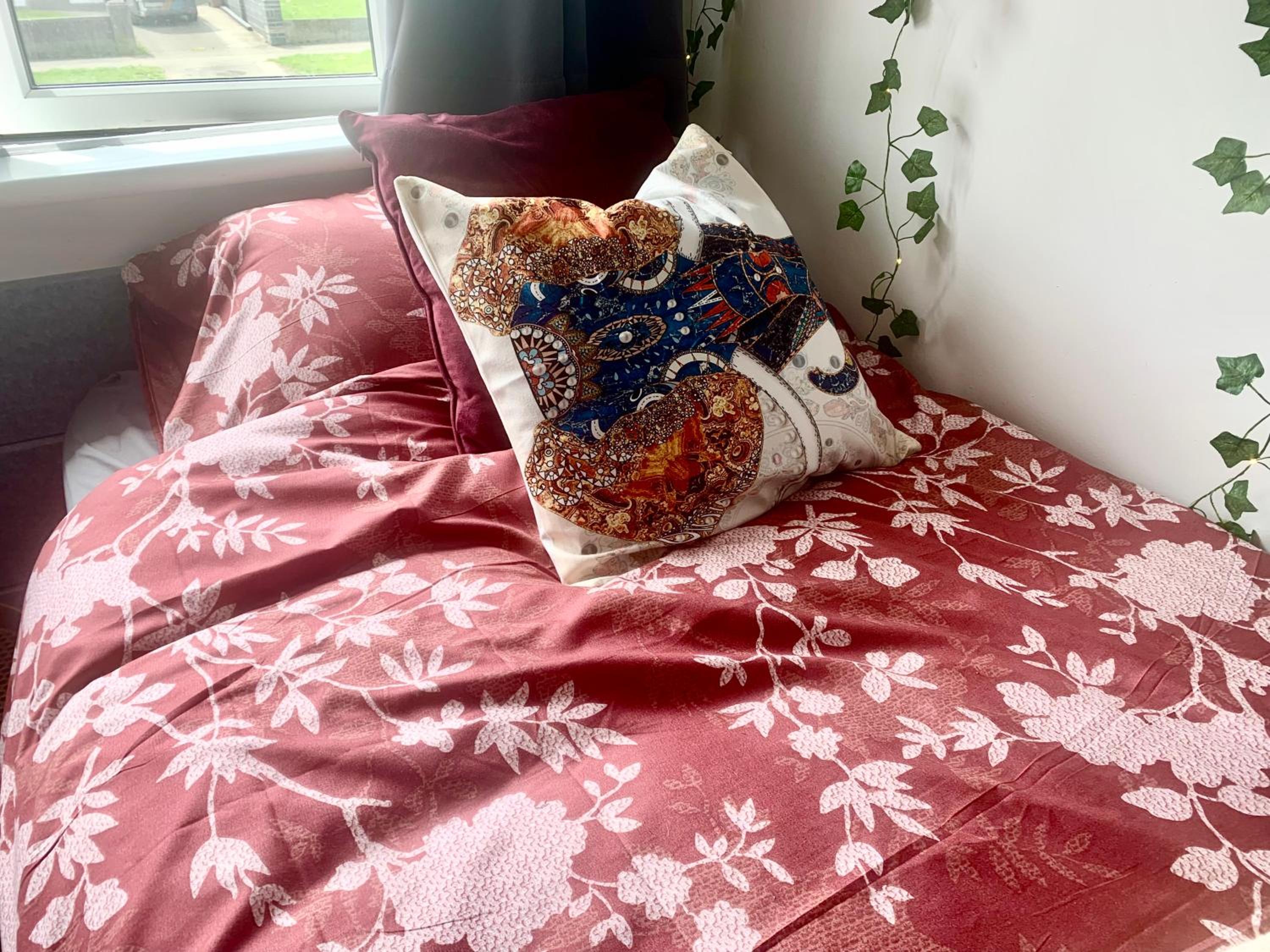Large room in excellent location double or two singles