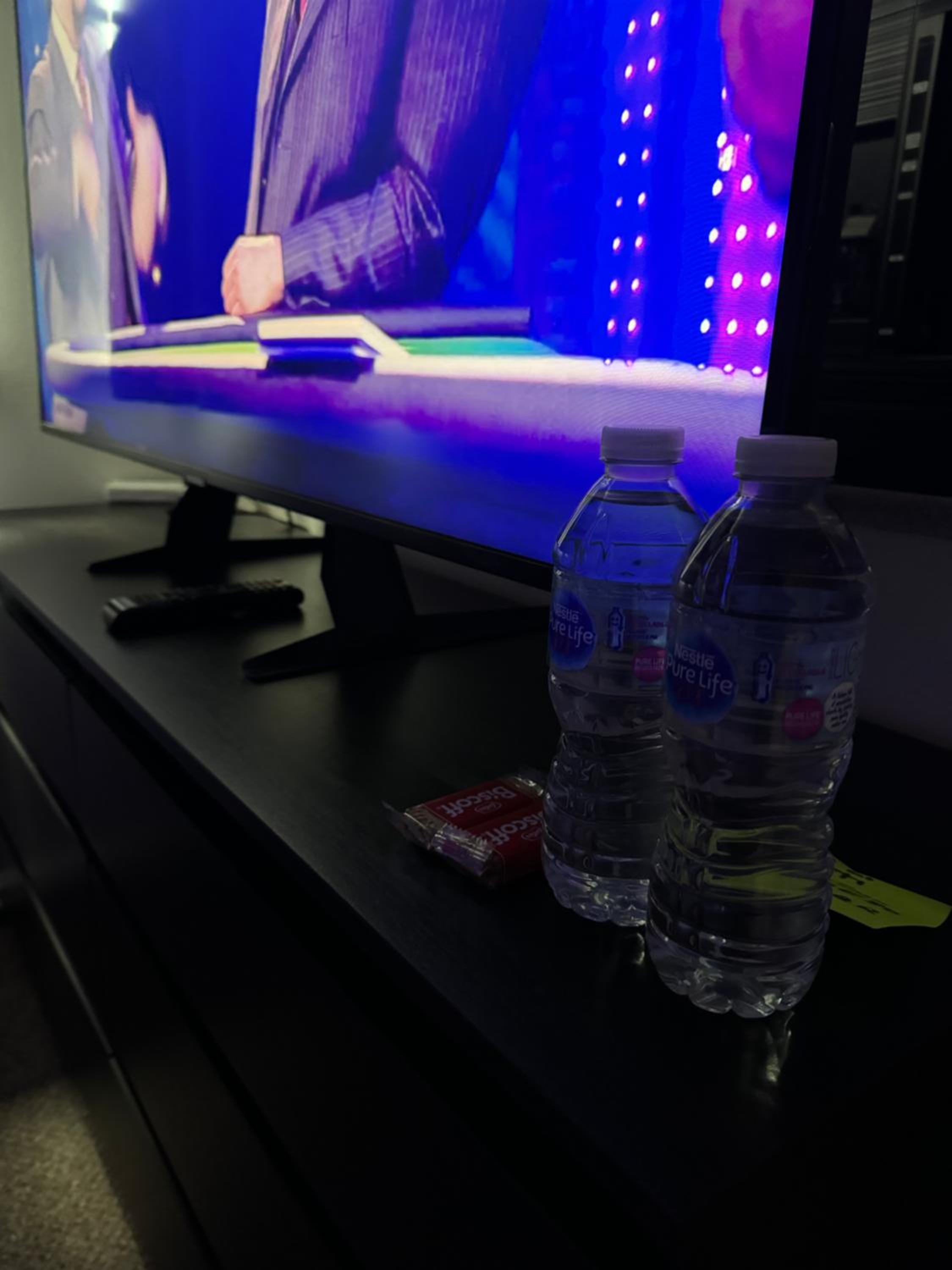 Lux 1 bedroom and a private bathroom in a shared flat with free parking and Netflix, photo 3