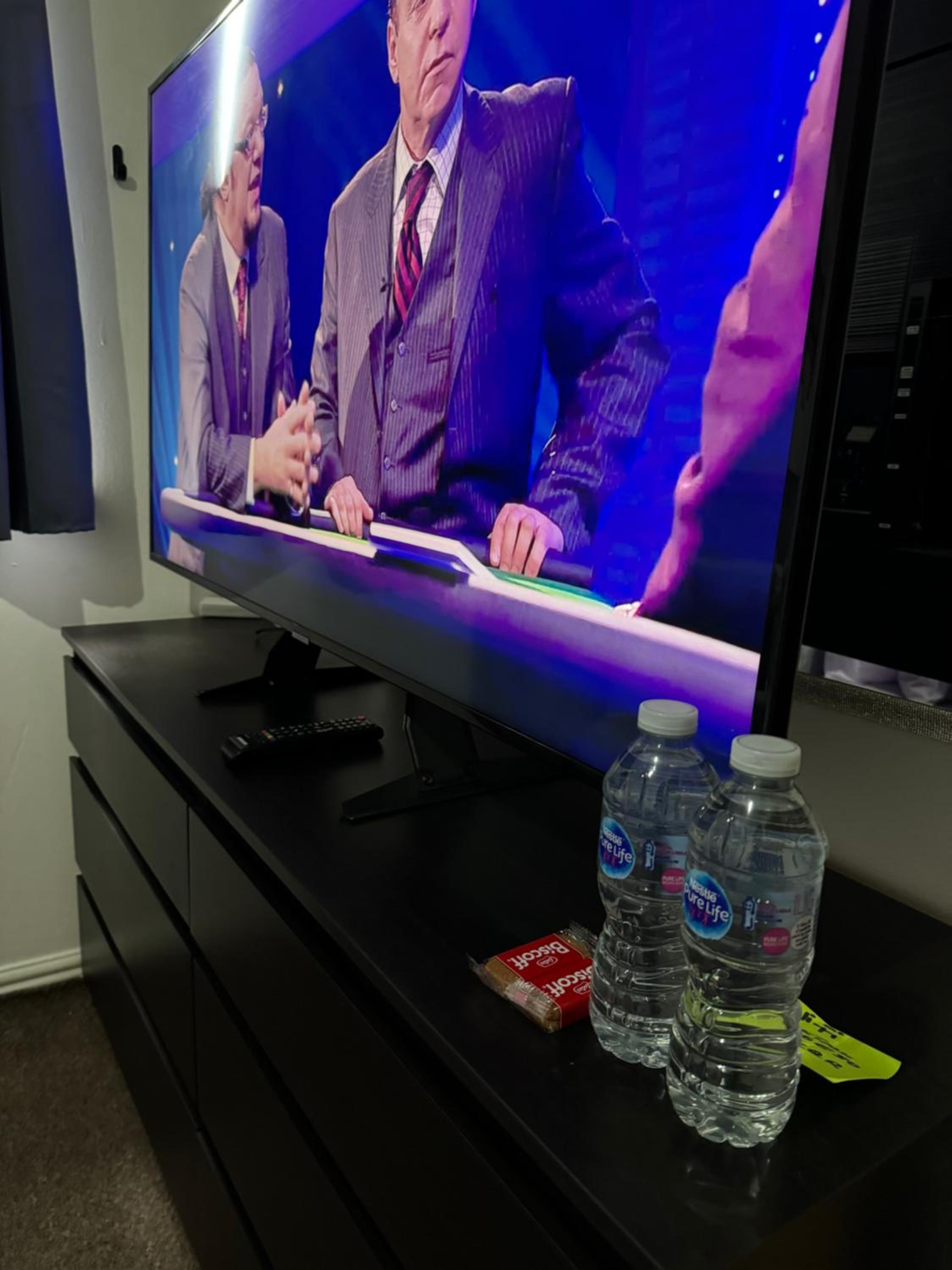 Lux 1 bedroom and a private bathroom in a shared flat with free parking and Netflix, photo 18