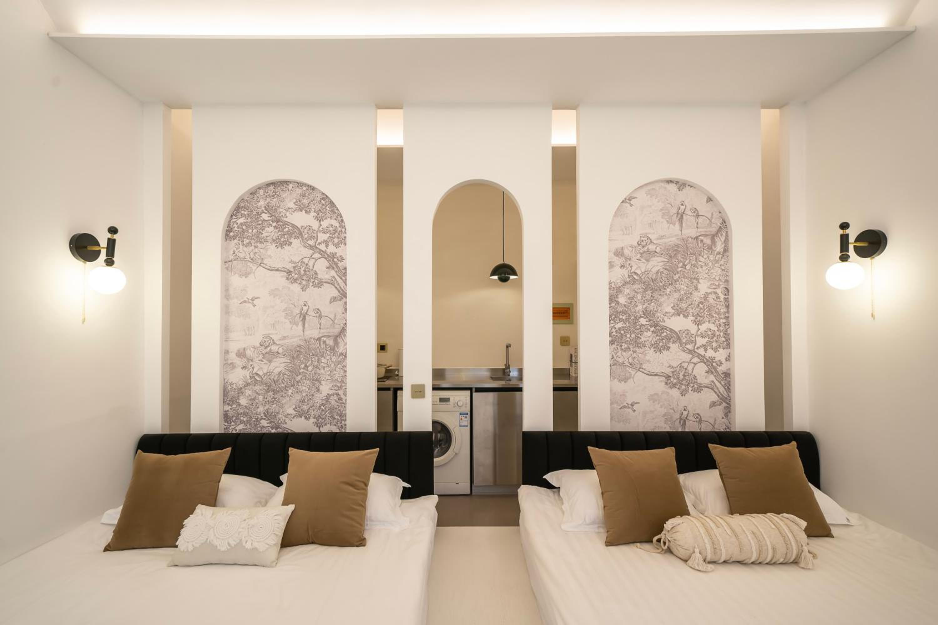 Moment Home-Jing'an Temple near the subway, private yard Townhouse garden villa,2 king-size beds