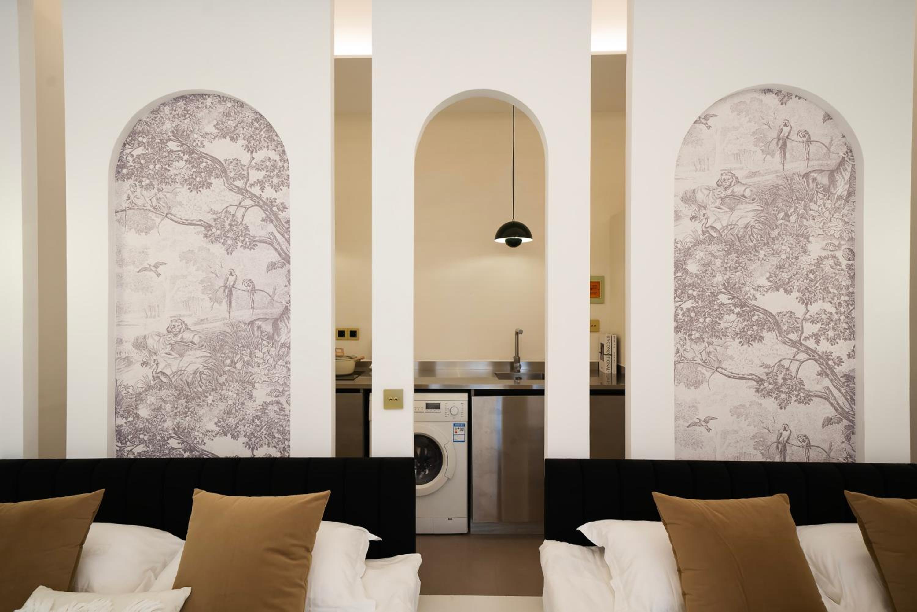 Moment Home-Jing'an Temple near the subway, private yard Townhouse garden villa,2 king-size beds