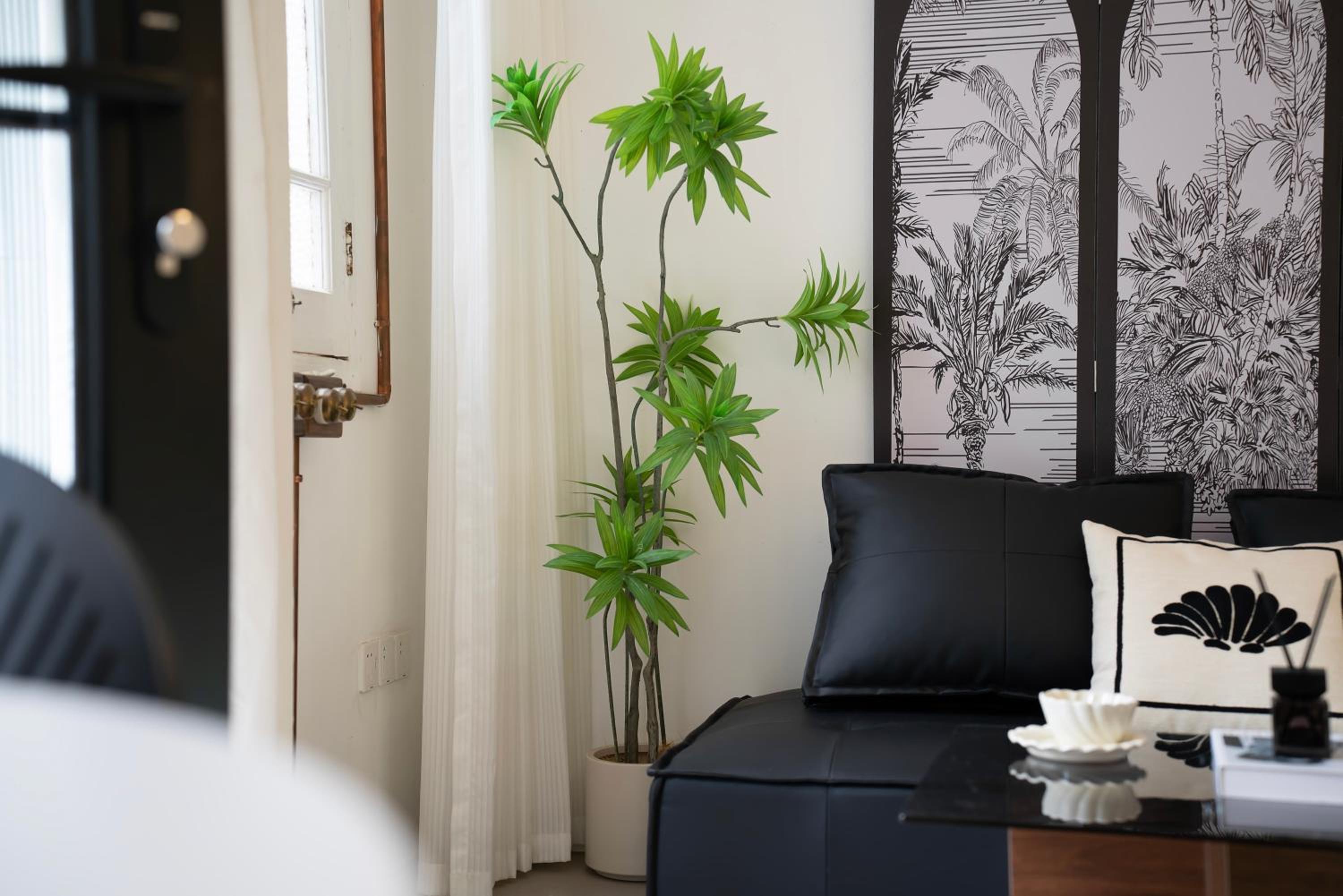 Moment Home-Jing'an Temple near the subway, private yard Townhouse garden villa,2 king-size beds