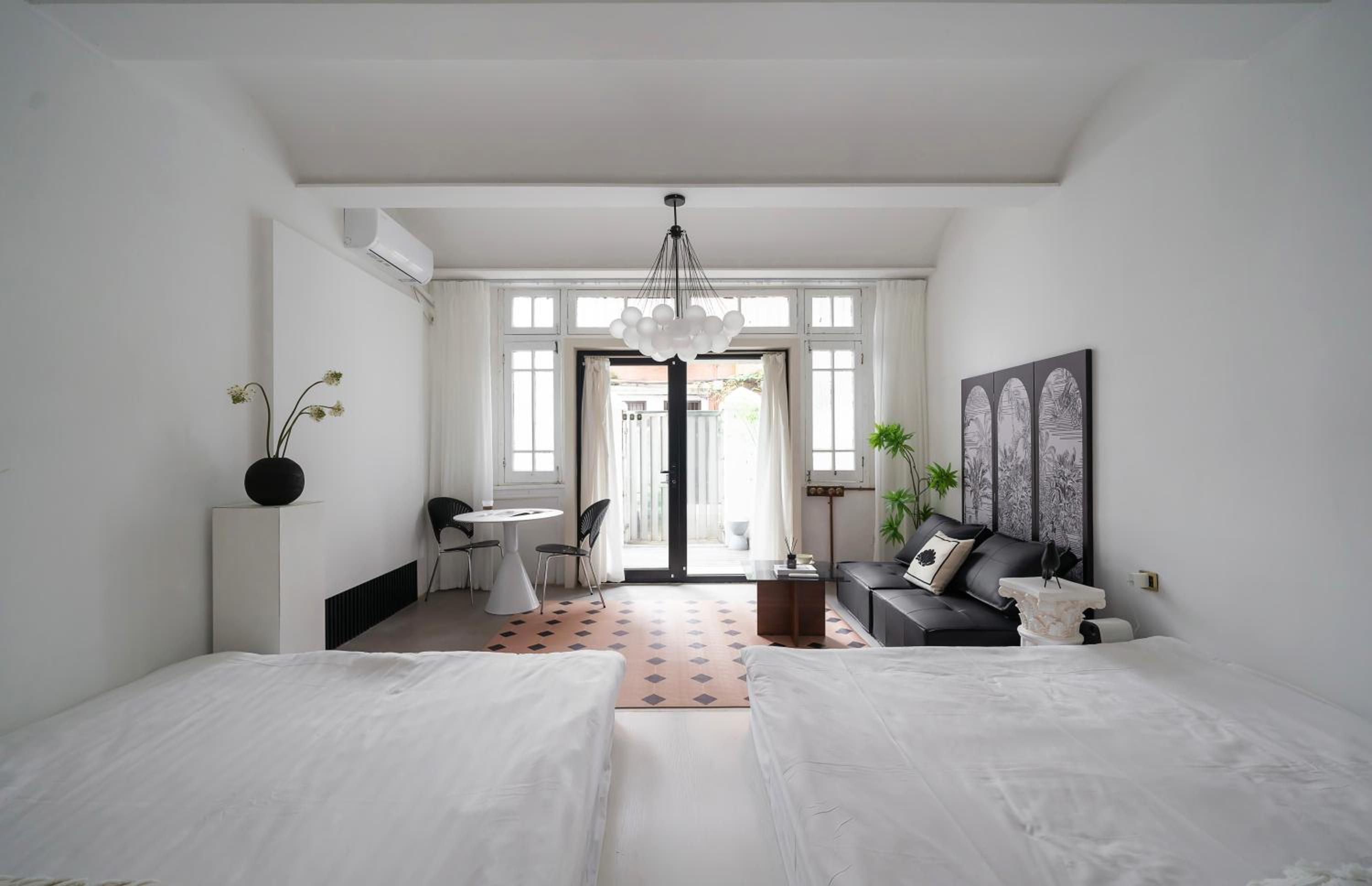 Moment Home-Jing'an Temple near the subway, private yard Townhouse garden villa,2 king-size beds