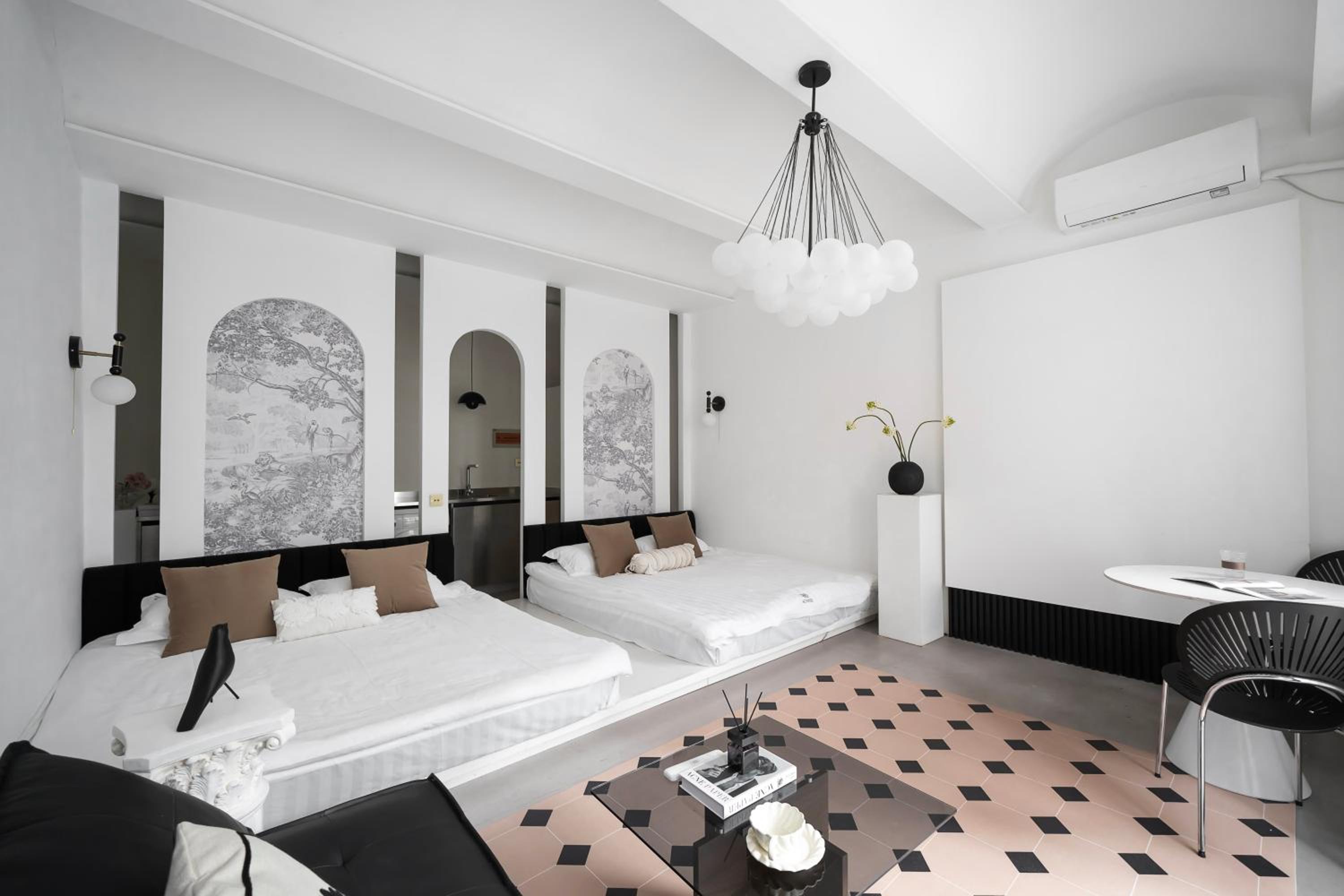 Moment Home-Jing'an Temple near the subway, private yard Townhouse garden villa,2 king-size beds