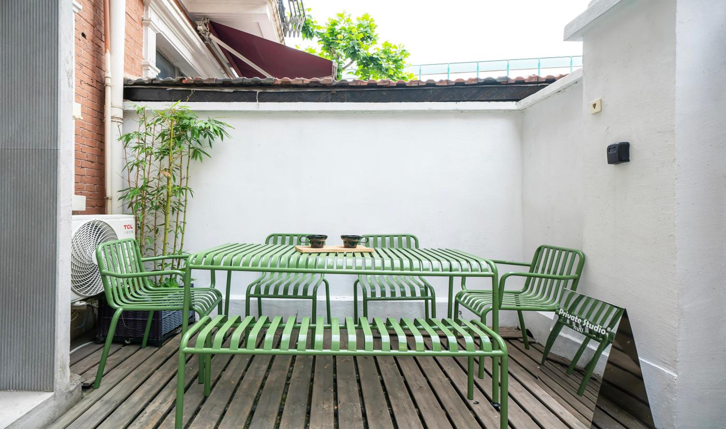 Moment Home-Jing'an Temple near the subway, private yard Townhouse garden villa,2 king-size beds