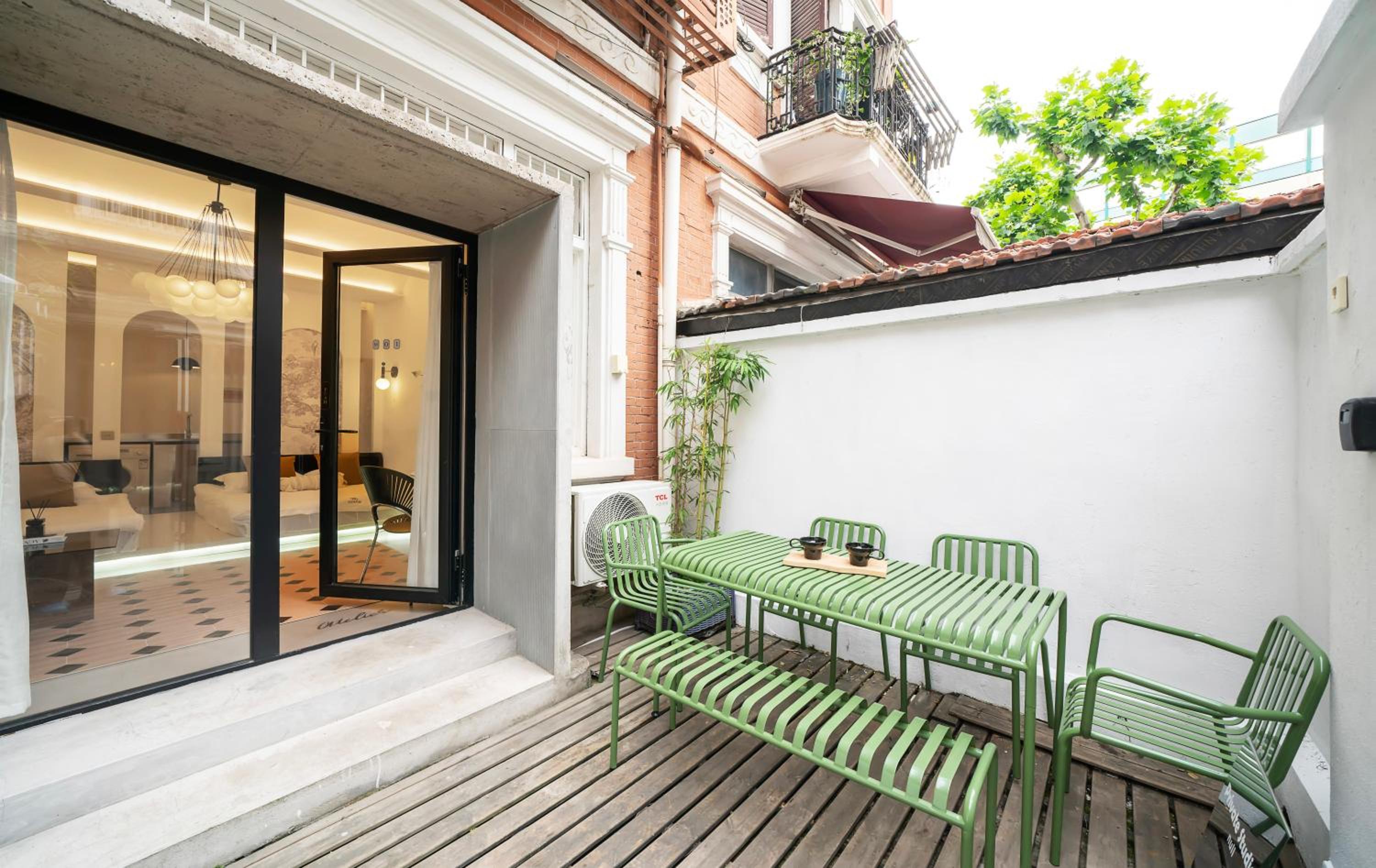 Moment Home-Jing'an Temple near the subway, private yard Townhouse garden villa,2 king-size beds