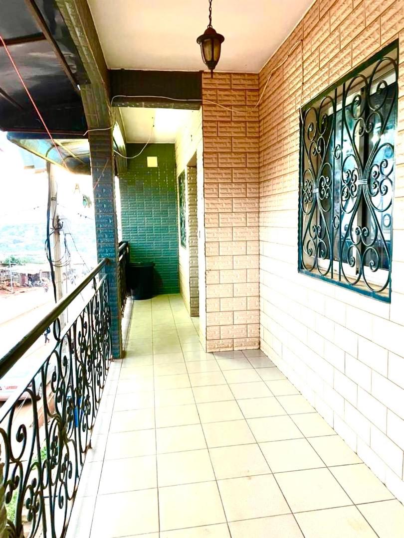 Grandiose apart in yaounde