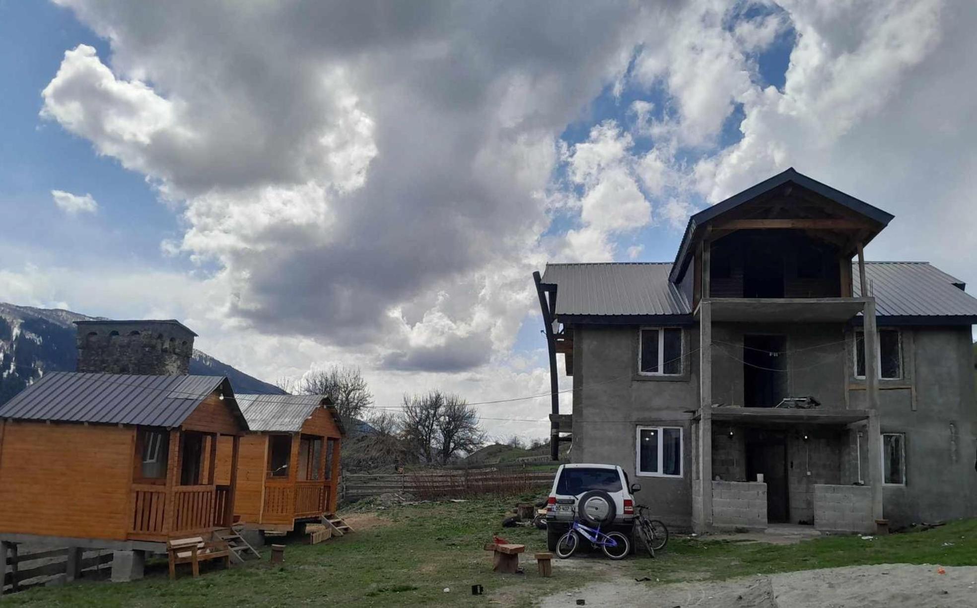 Gugas cottage and guest house in Lakhiri view 4