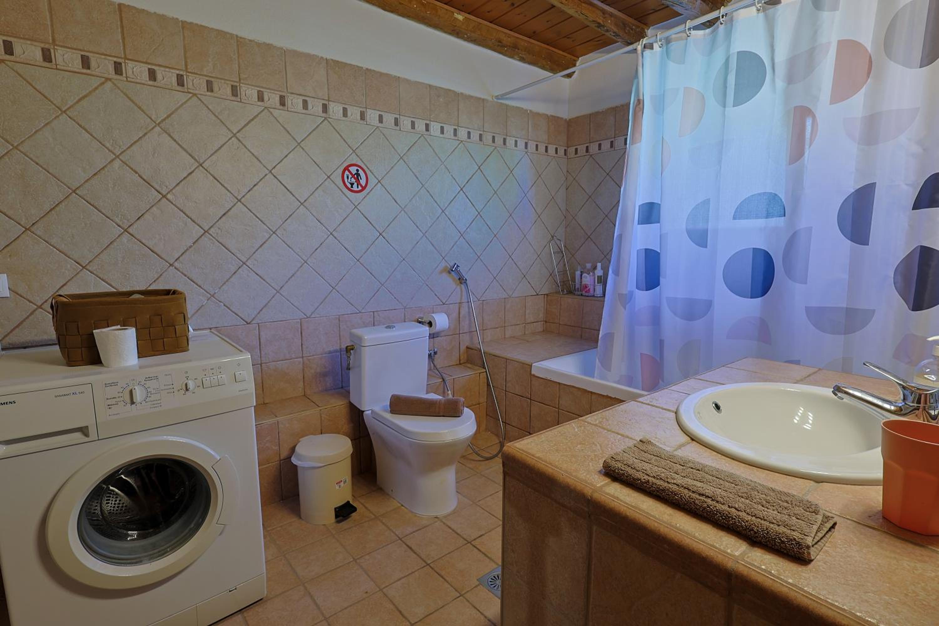 VILLA PEPONI Spacious Traditional Villa with Garden - BBQ & Private Parking view 2