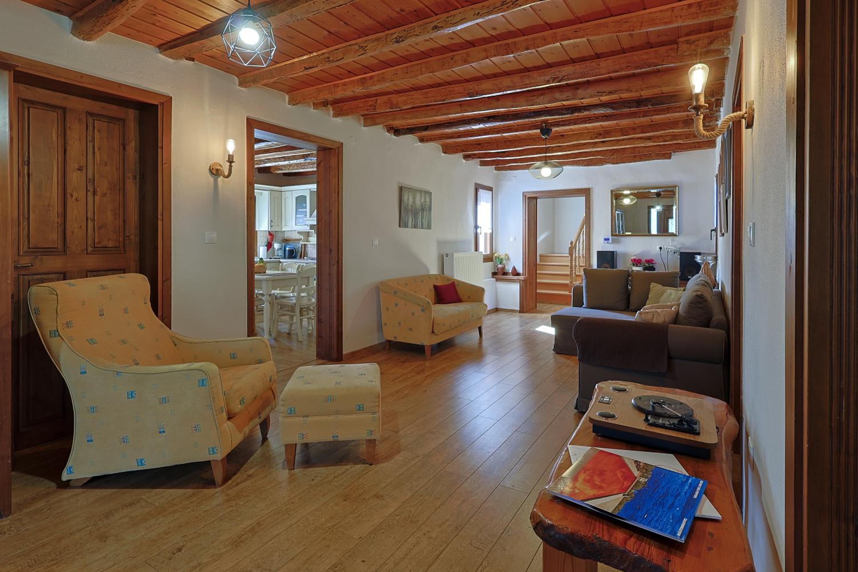VILLA PEPONI Spacious Traditional Villa with Garden - BBQ & Private Parking view 4