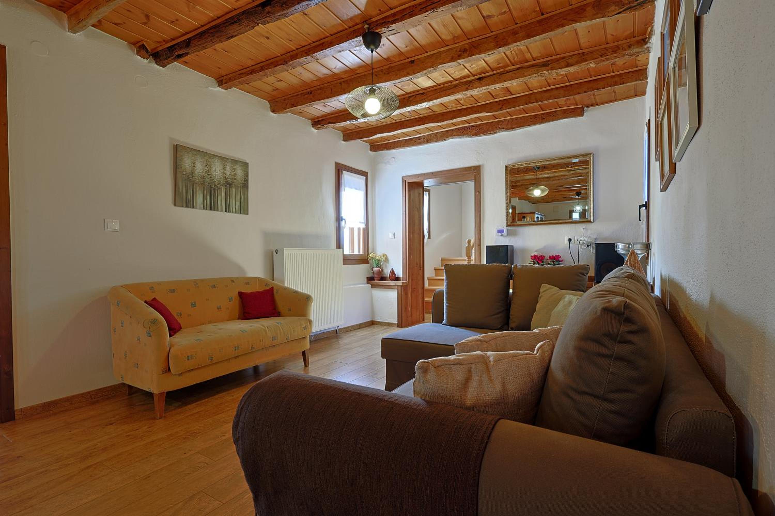 VILLA PEPONI Spacious Traditional Villa with Garden - BBQ & Private Parking view 5