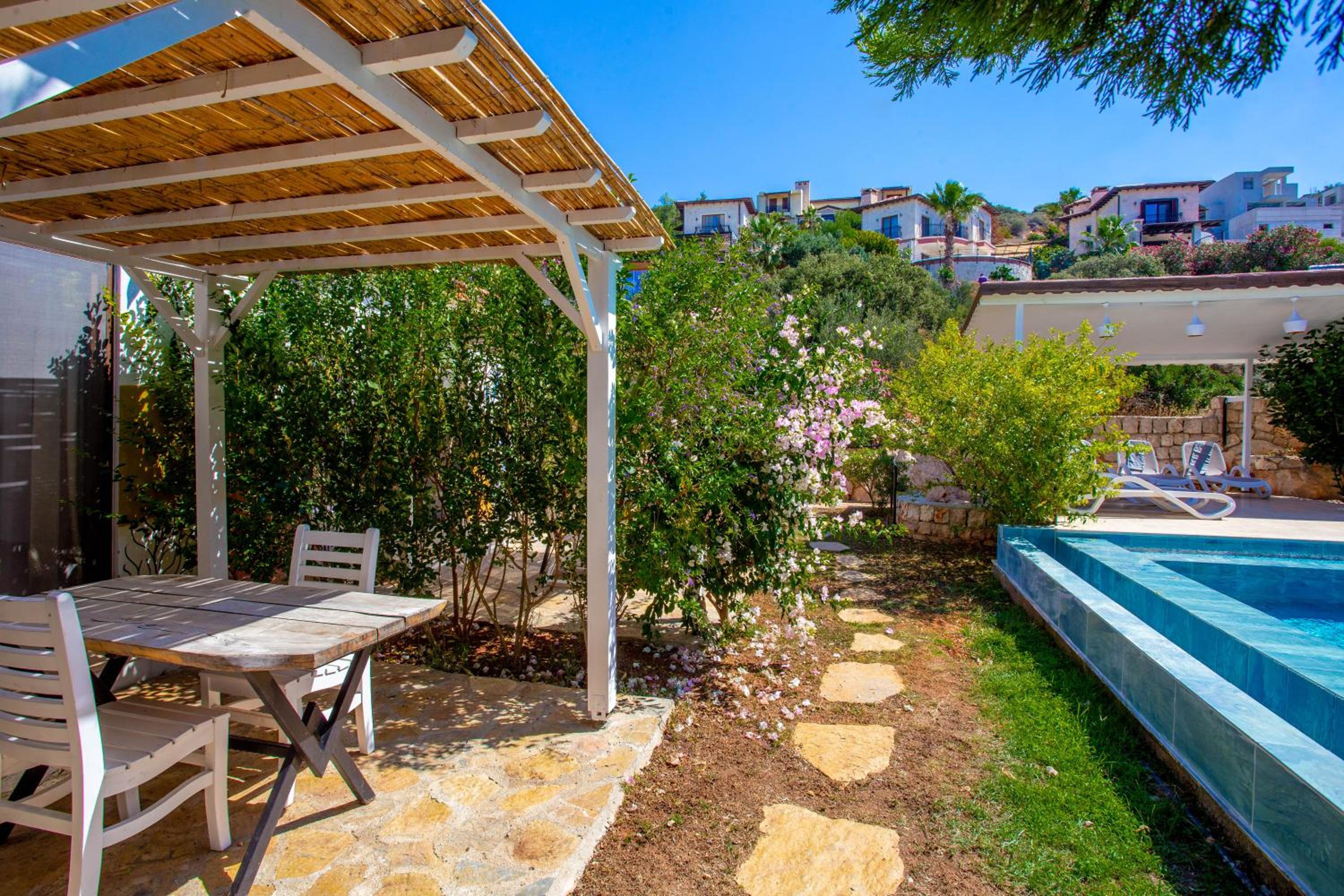 Sea Garden - Image 92