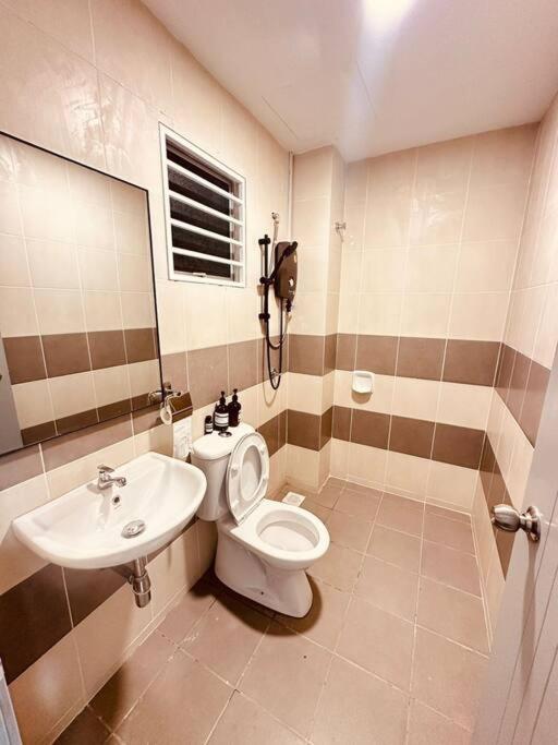 Kuala Selangor 16pax, Karaoke ,End lot 3 Storey photo 4