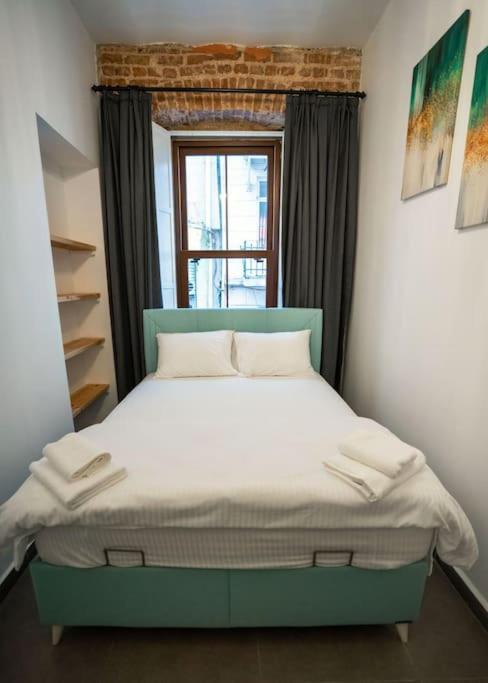 Big historical flat in Istanbul Galata