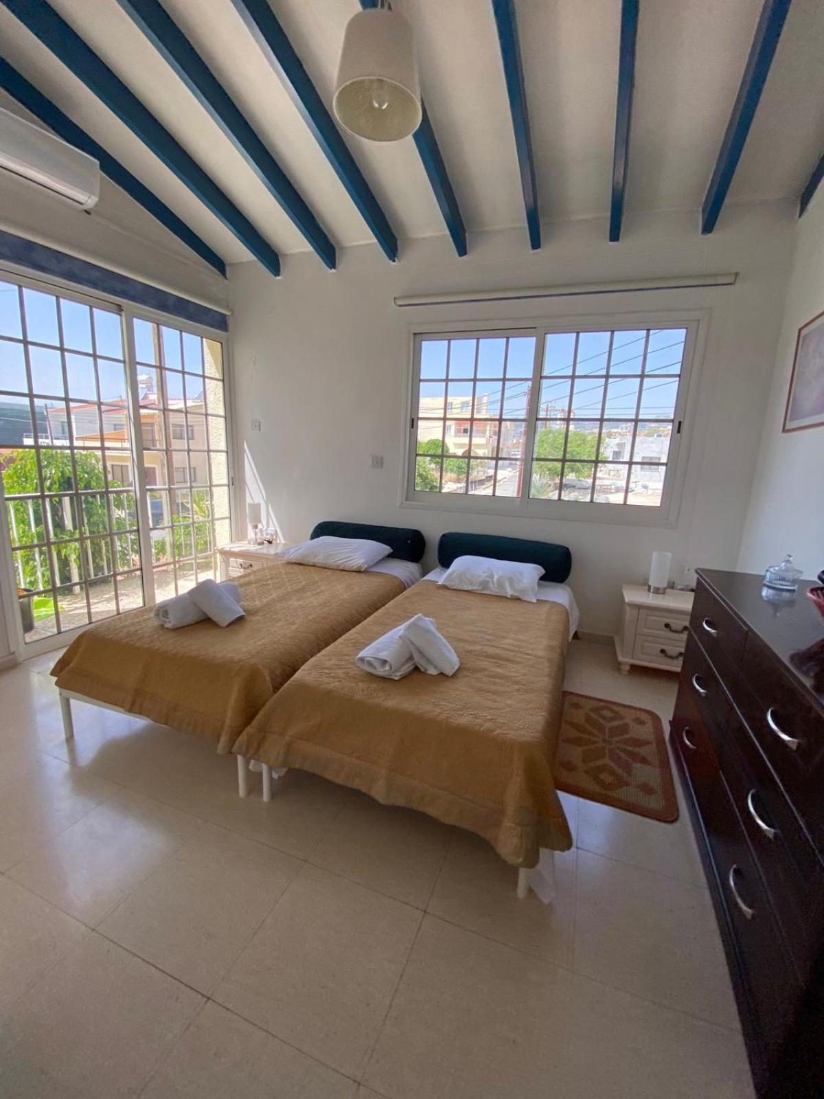 Three Bedroom with Fireplace and Piano