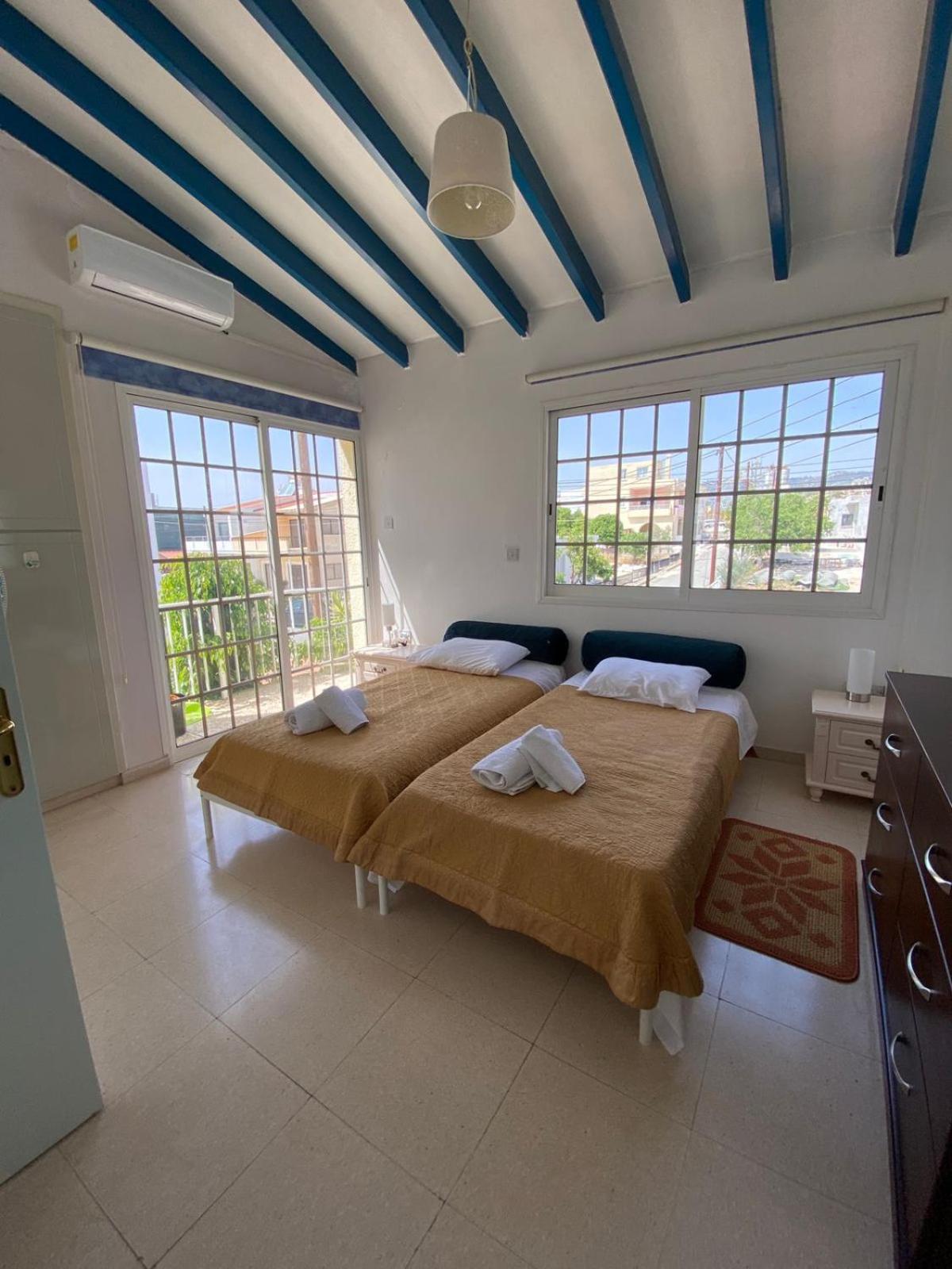 Three Bedroom with Fireplace and Piano