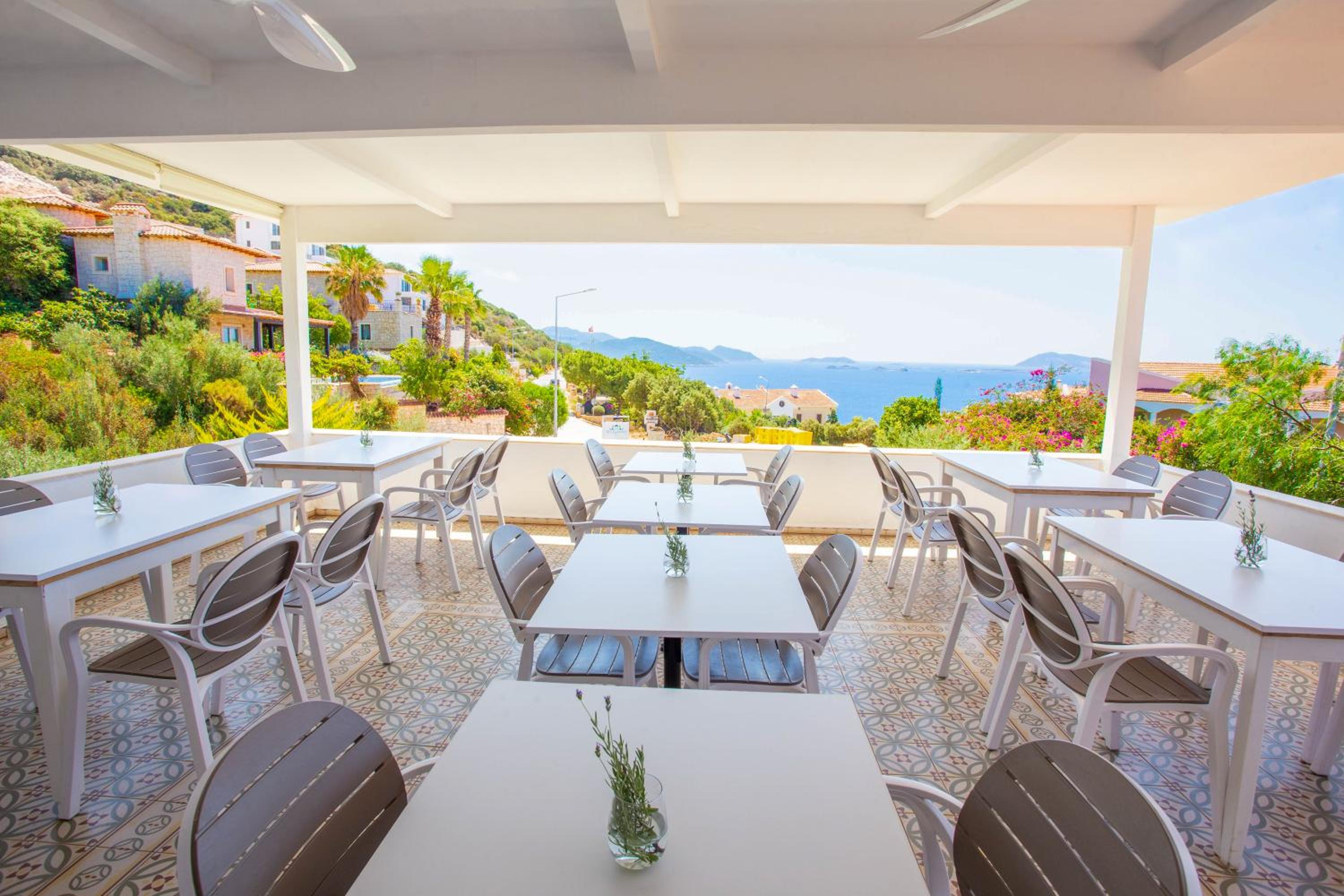 Sea Garden - Image 13