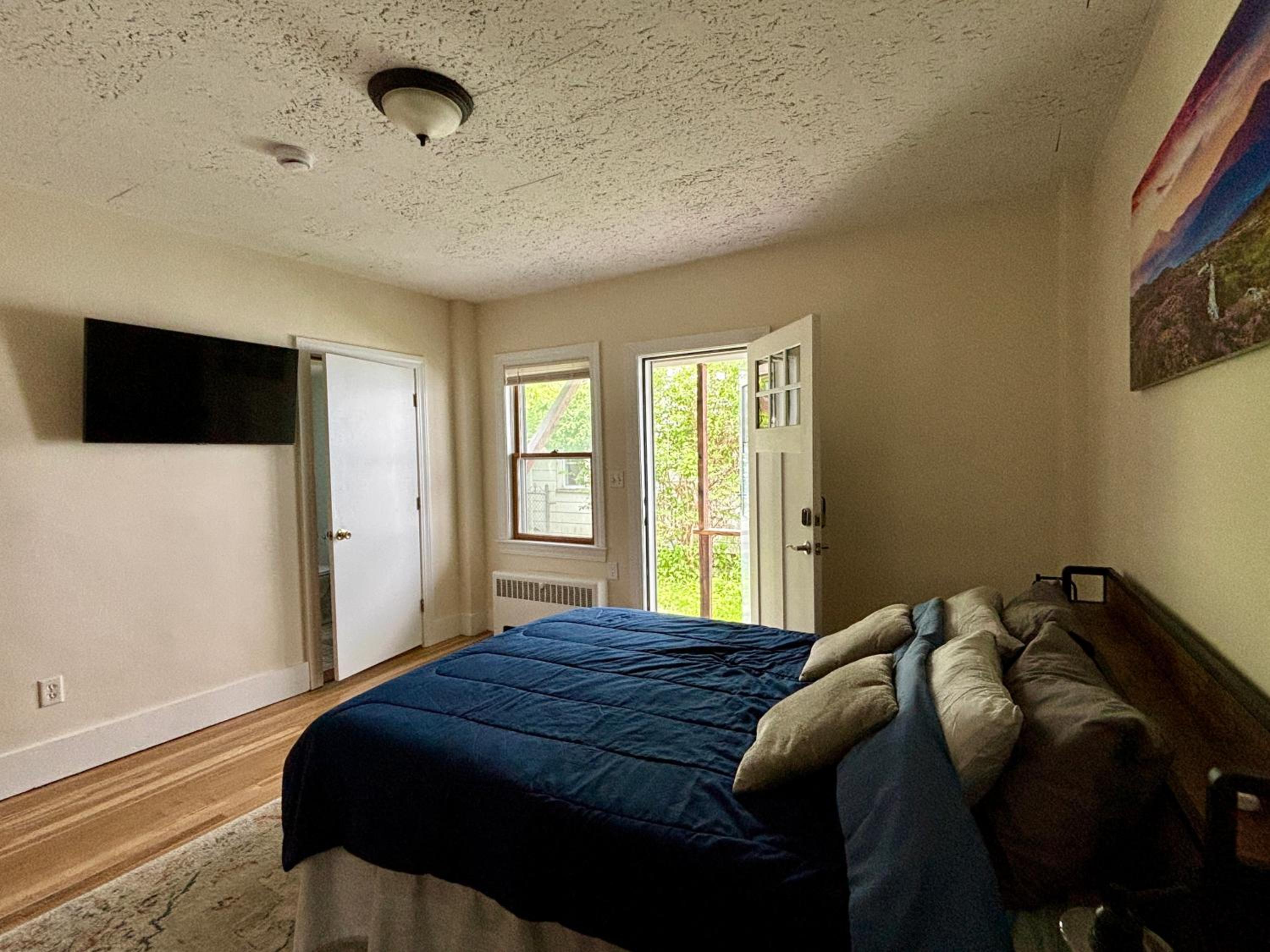 Traveler’s Den in Medford, photo 18