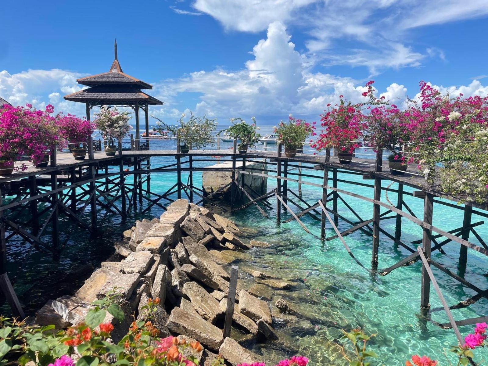 WATER BUNGALOW lN MABUL INCLUDED F&B, TRANSPORT FROM AIRPORT, WATER SPORT ACTIVITIES-MALAYSIAN RATE WITH IC ONLY photo 1
