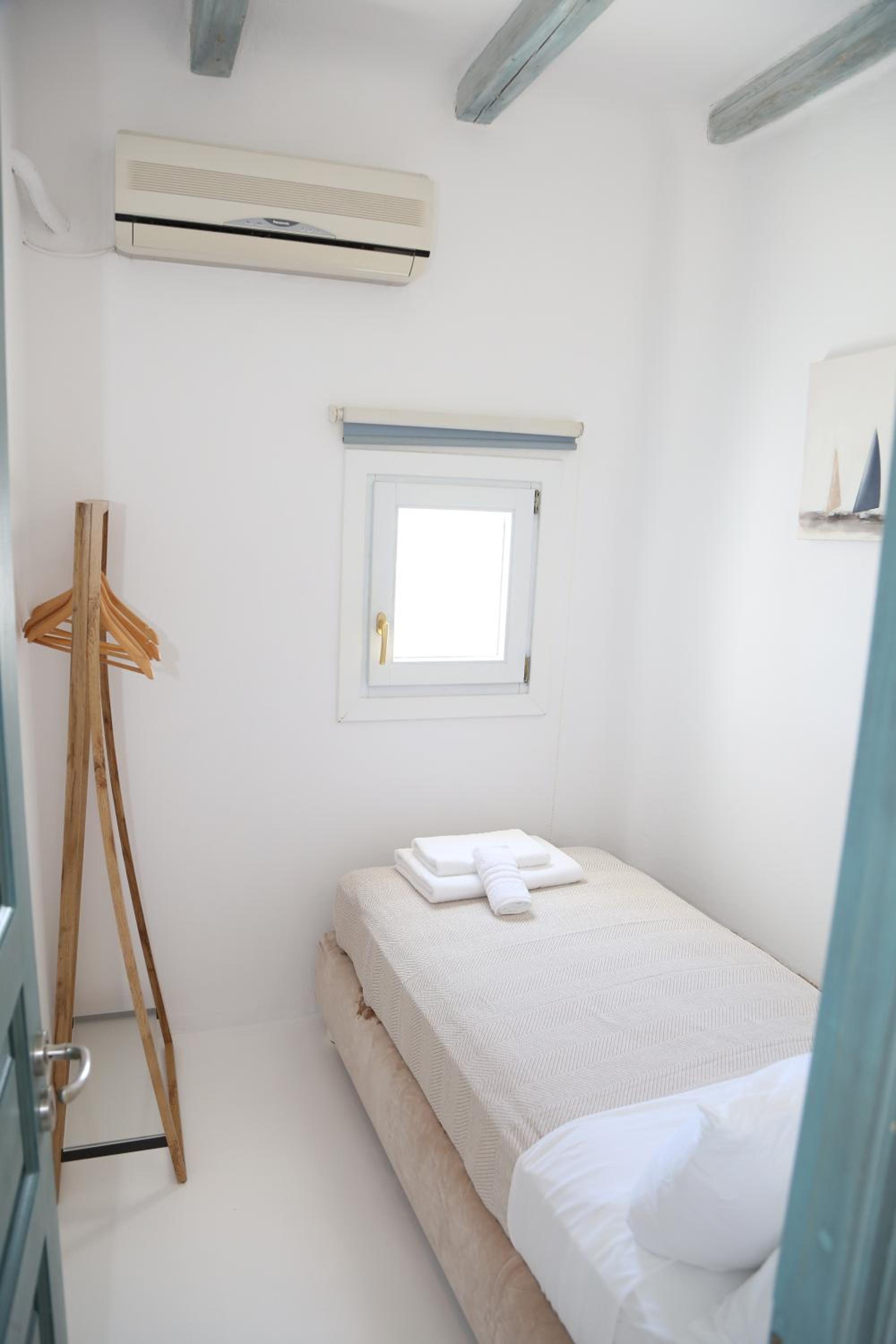 Cycladic Home with Hot Tub photo 4