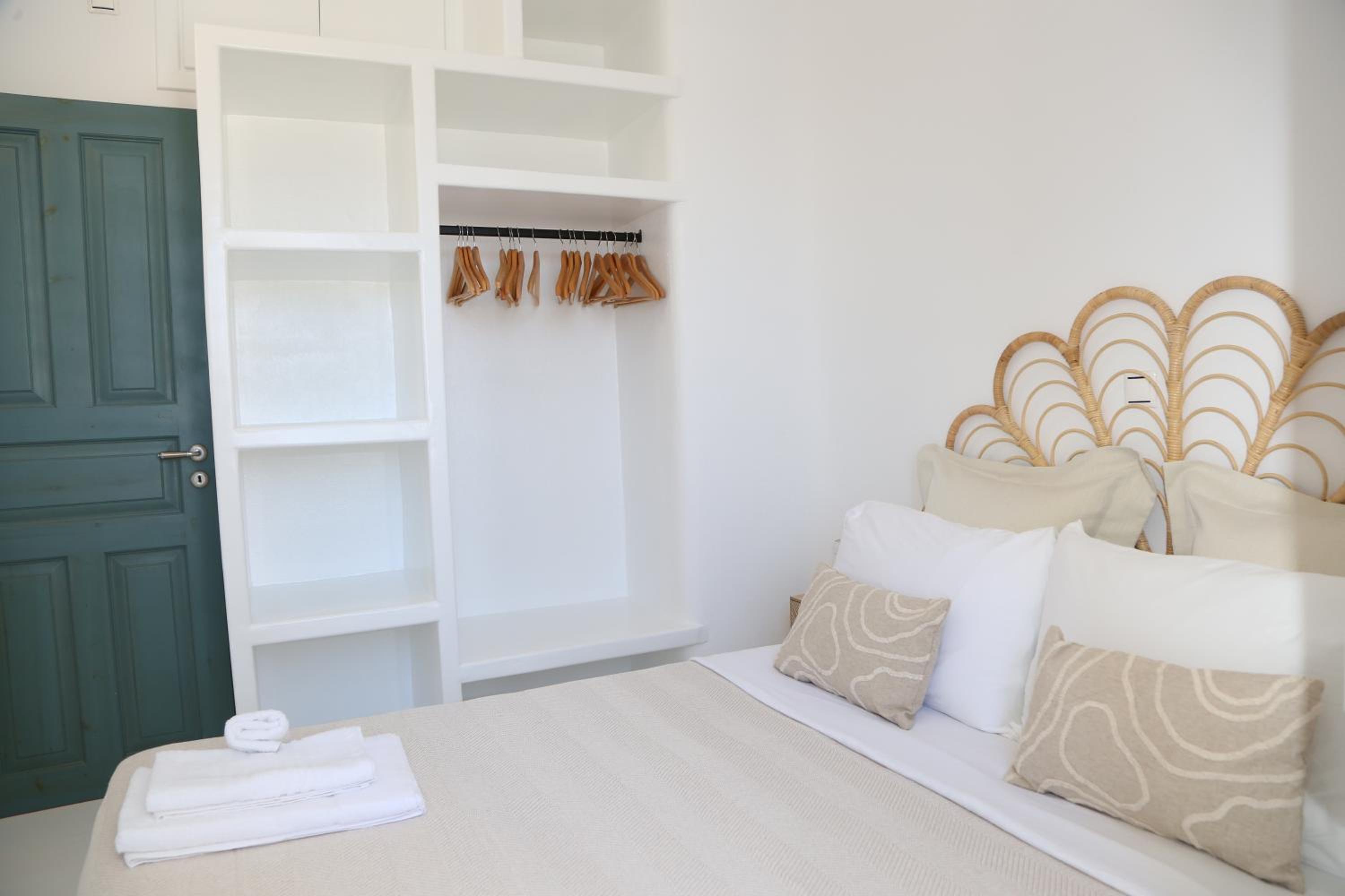 Cycladic Home with Hot Tub photo 2