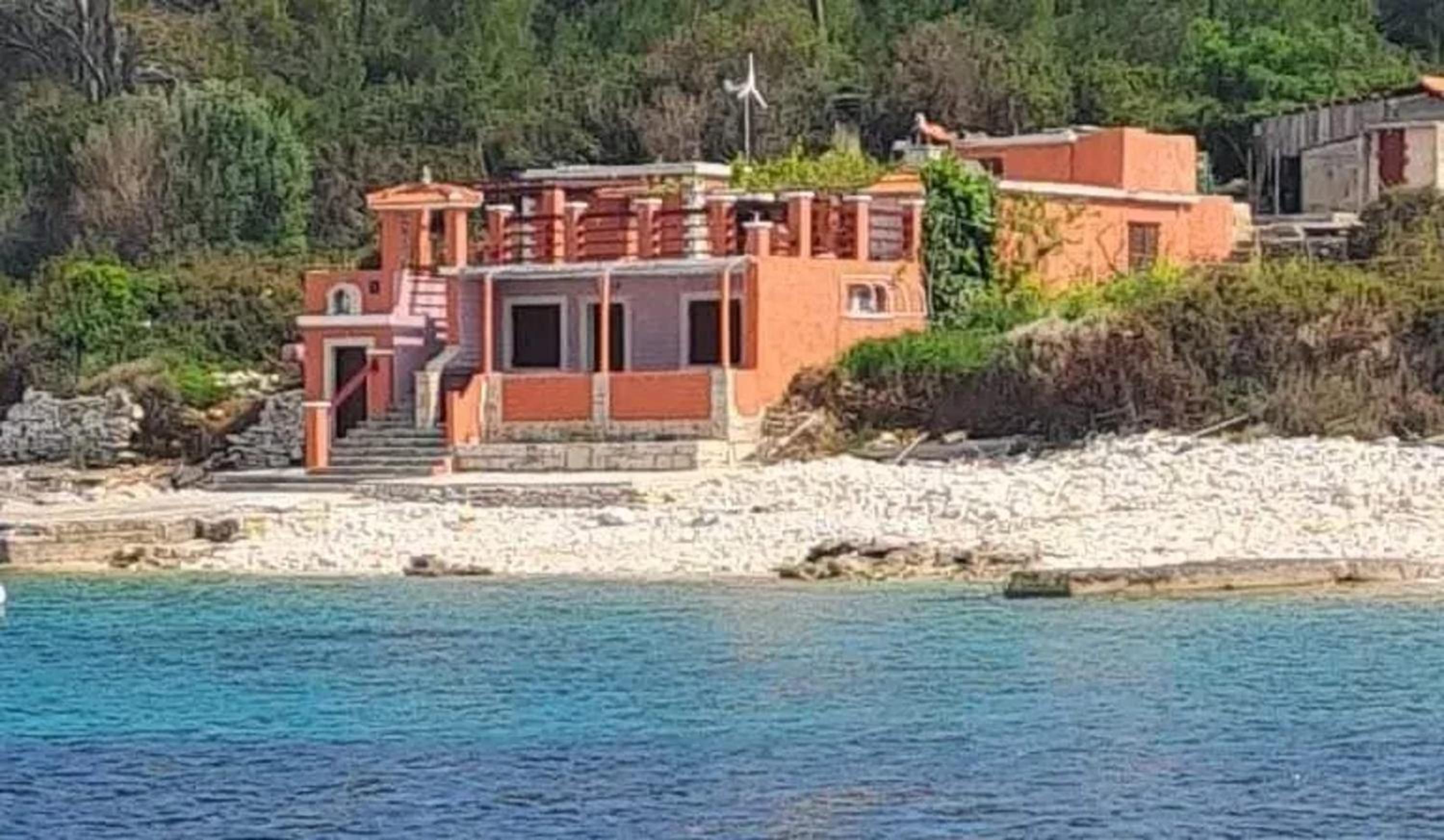Charming house with sea view in Potirna, garden