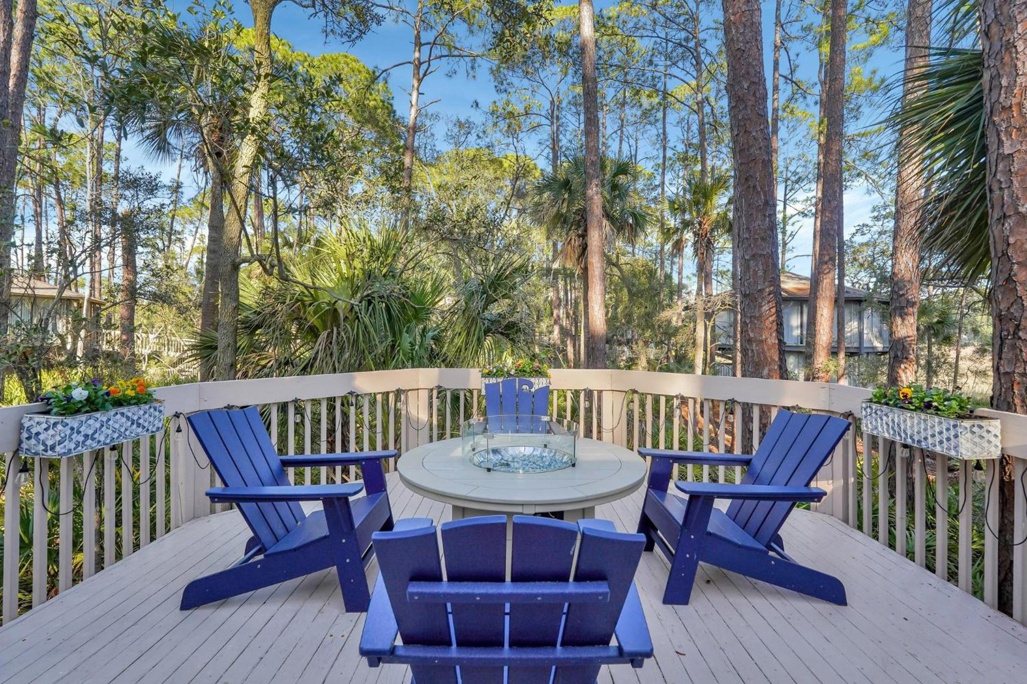 Treehouse, Harbourtown, Sea Pines view 5