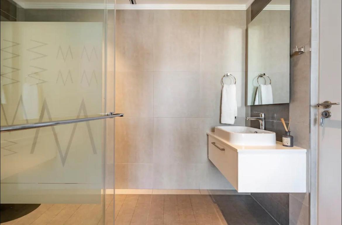 New Luxury Spacious Apartment