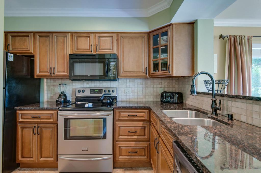 Golf Views, Walk In Shower, Private Deck view 3
