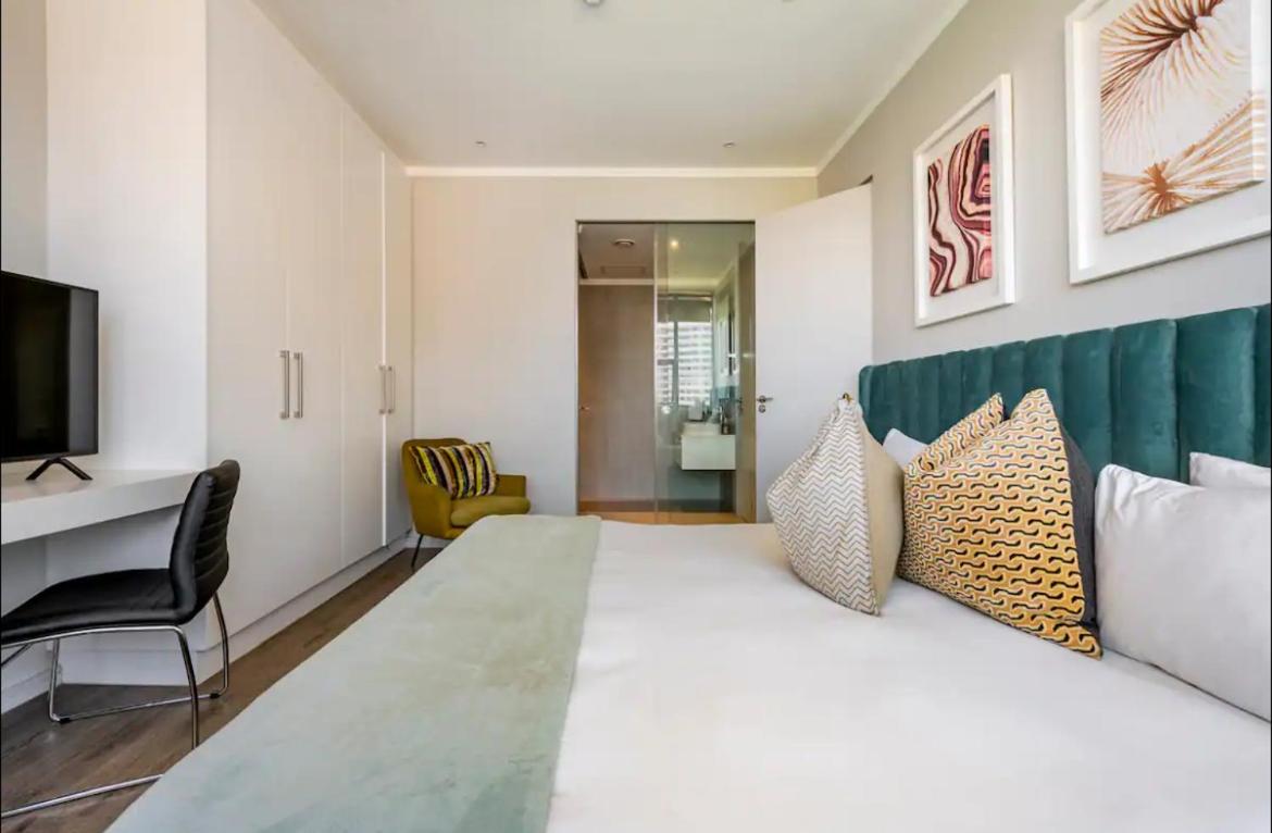 New Luxury Spacious Apartment