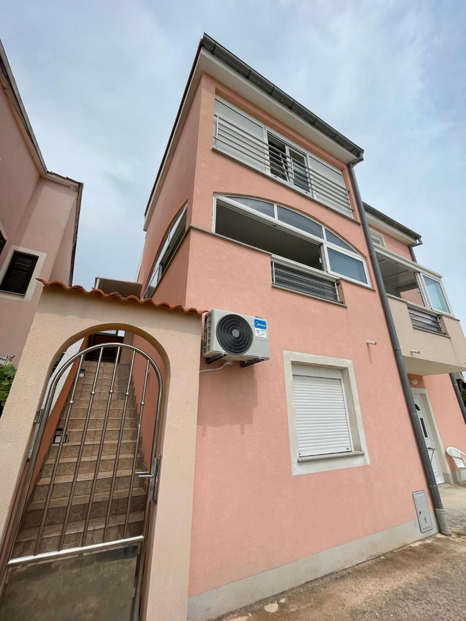 Apartmani Arta 3 view 2