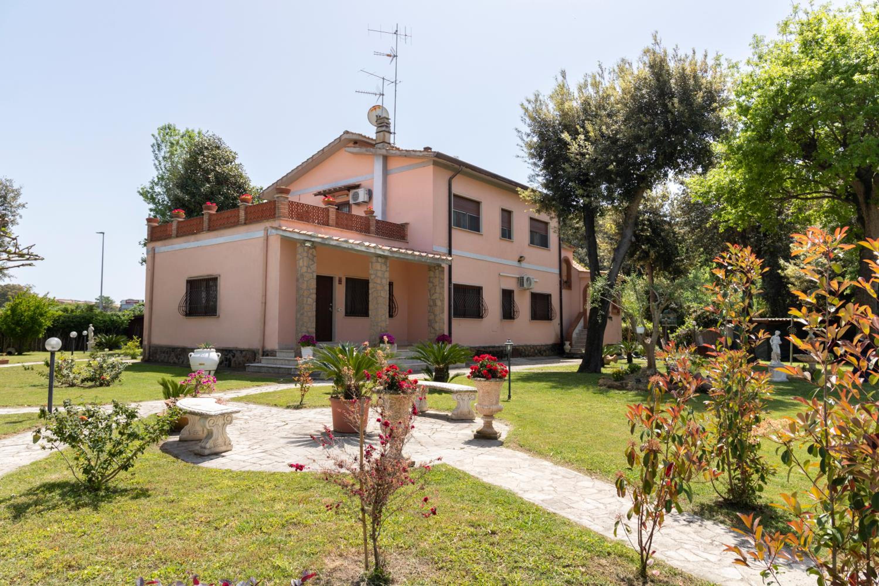 Villa Ninfa Alburnea view 4