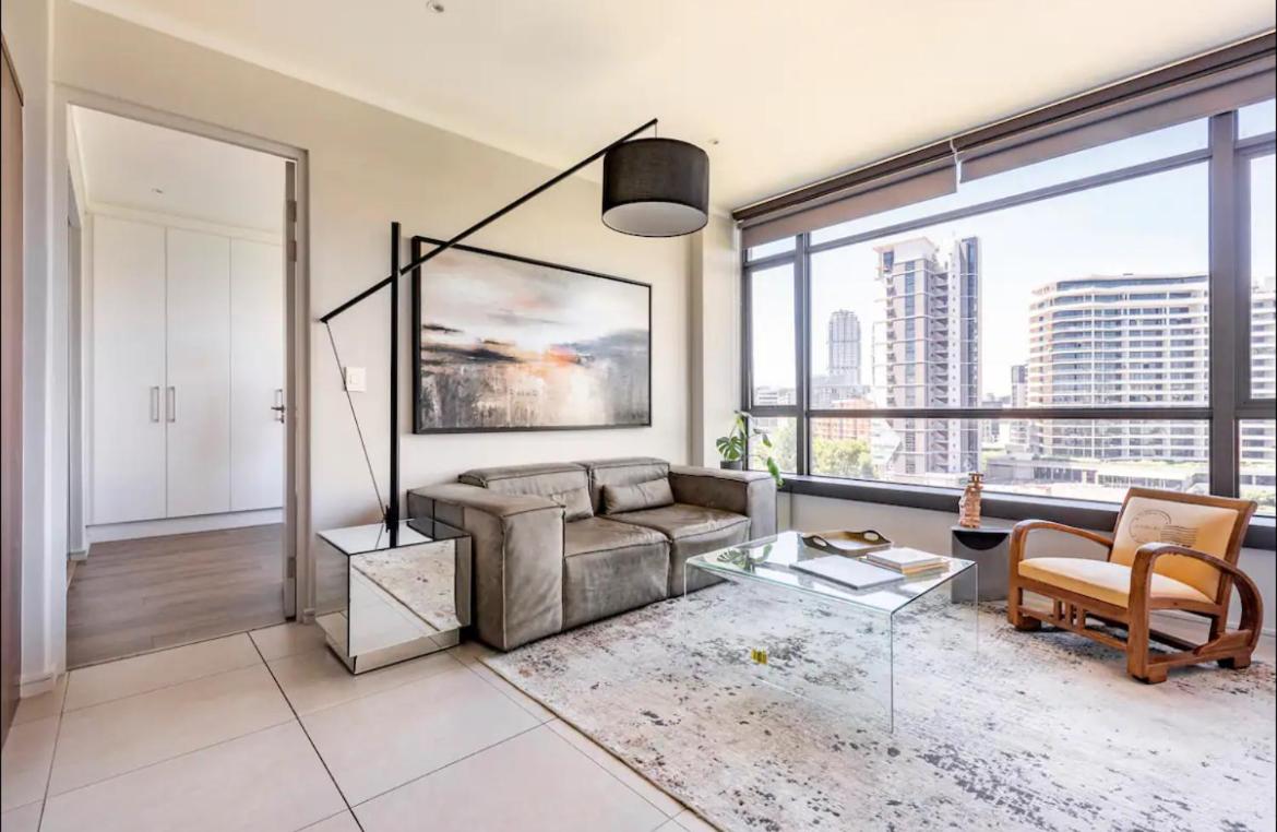 New Luxury Spacious Apartment