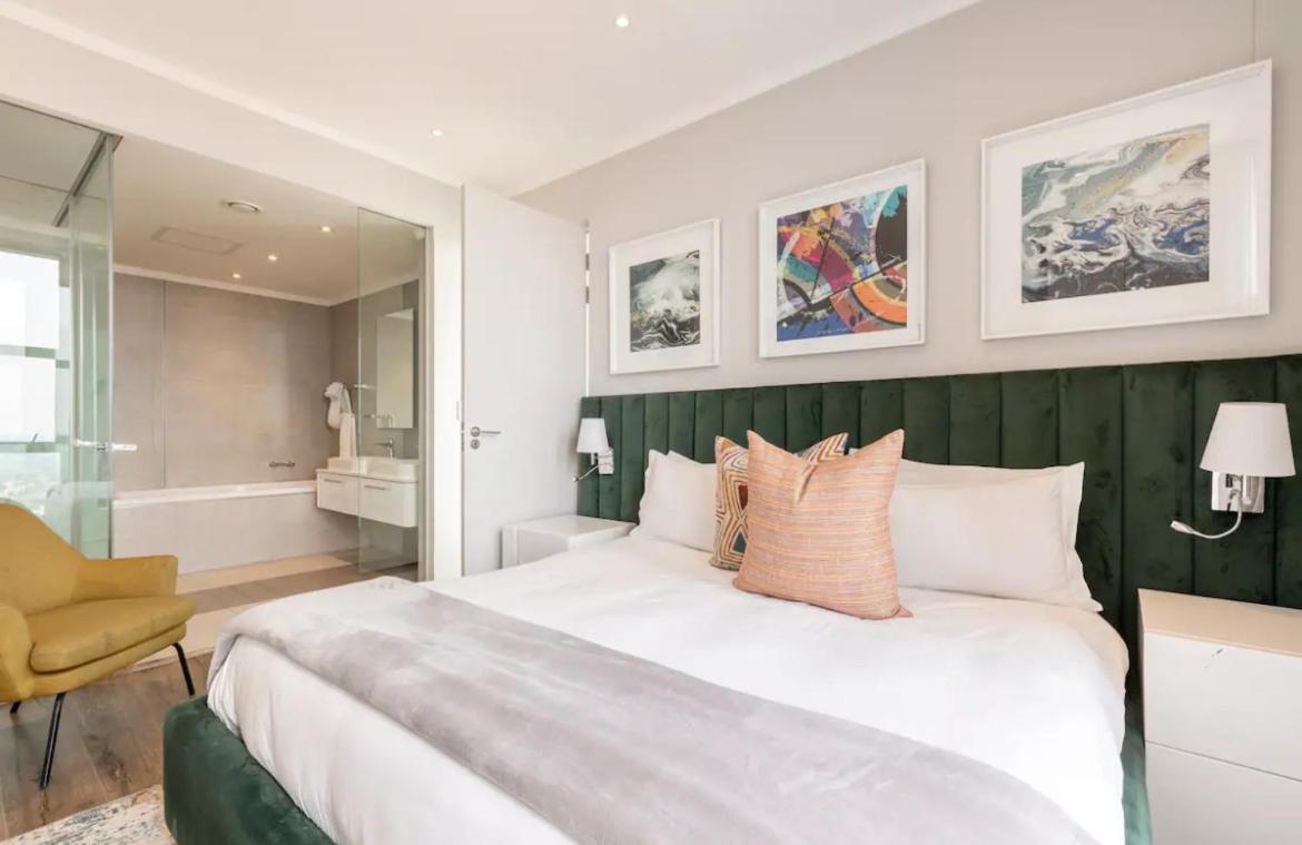 New Luxury Spacious Apartment