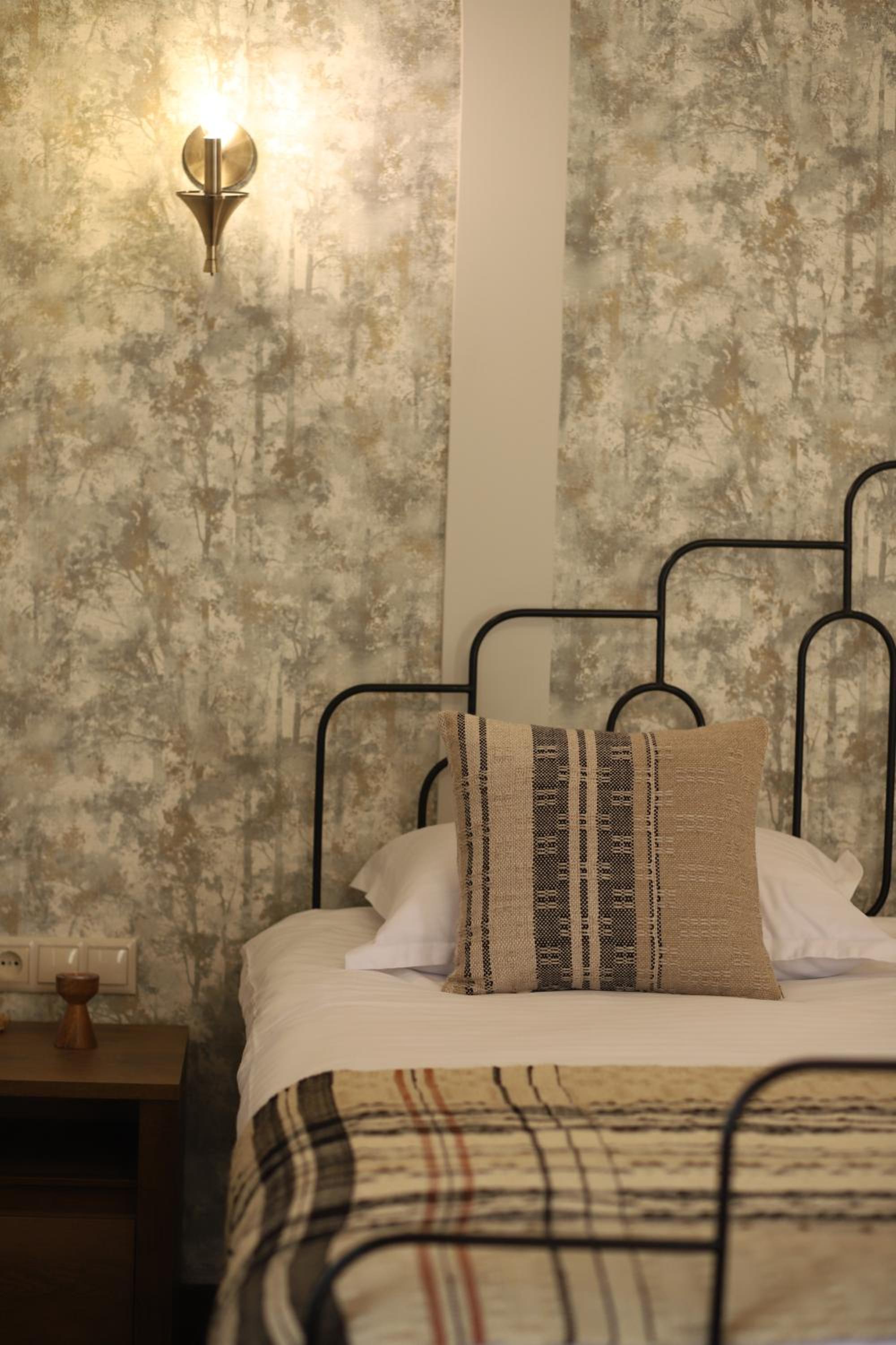 REDROOF Goris Boutique Hotel