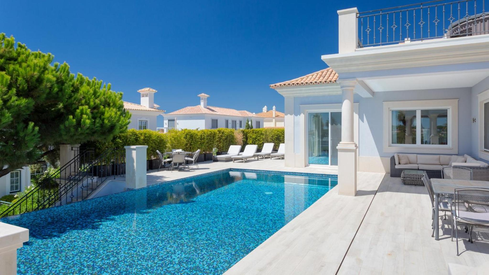 Holiday villa with private pool