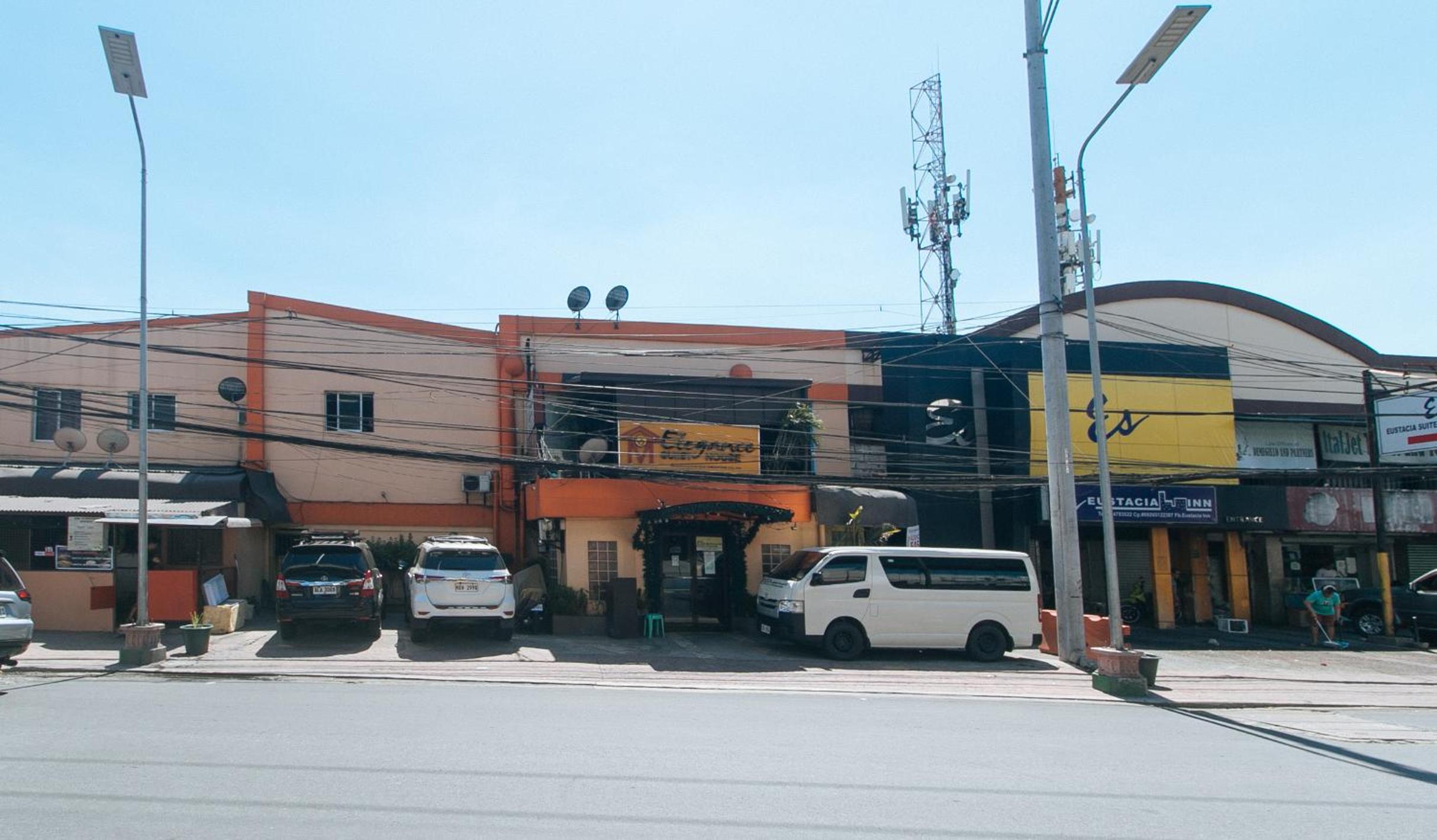 RedDoorz at Elegance Guest House near NAIA T3 view 2