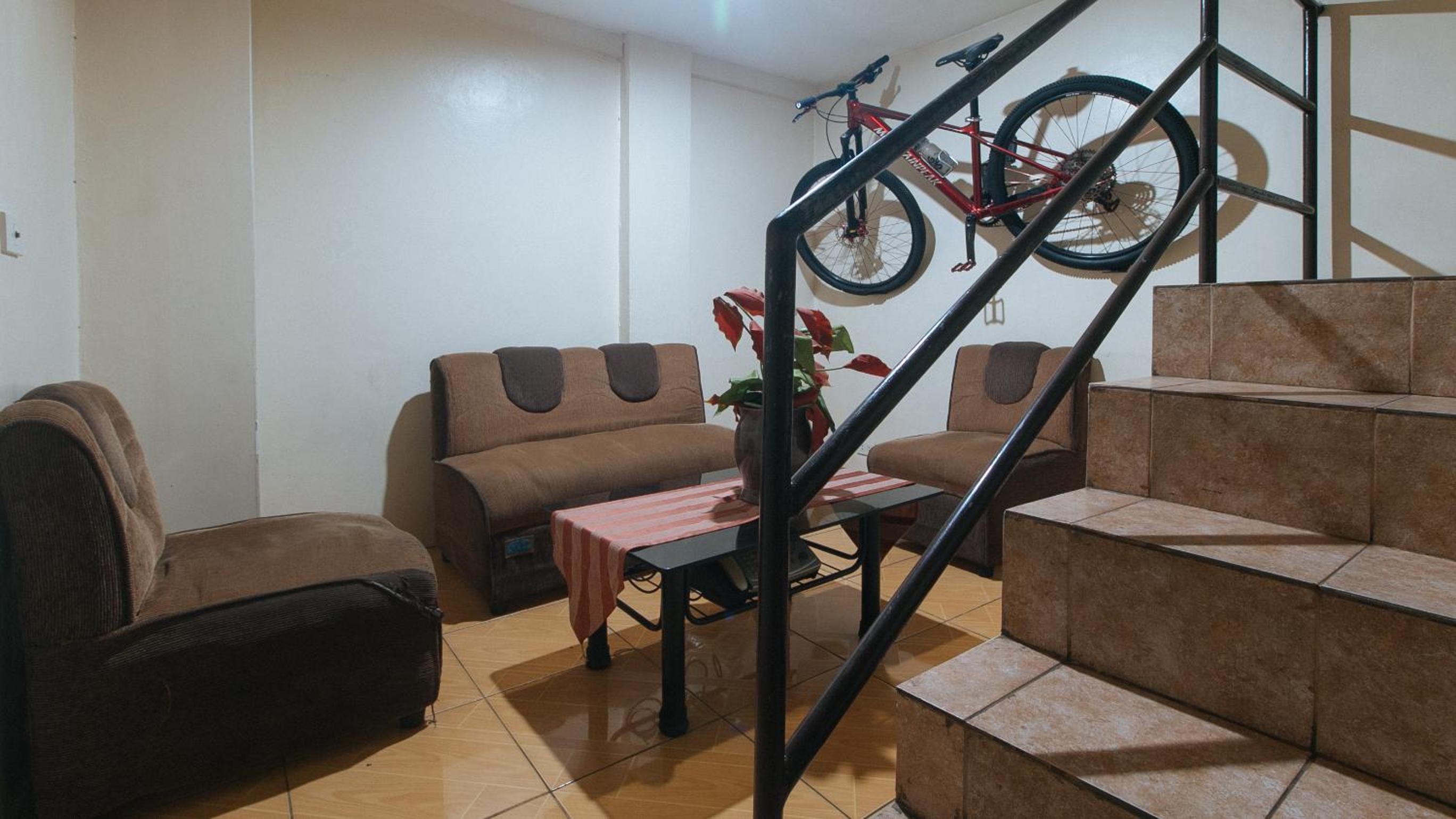 RedDoorz at Elegance Guest House near NAIA T3 view 5