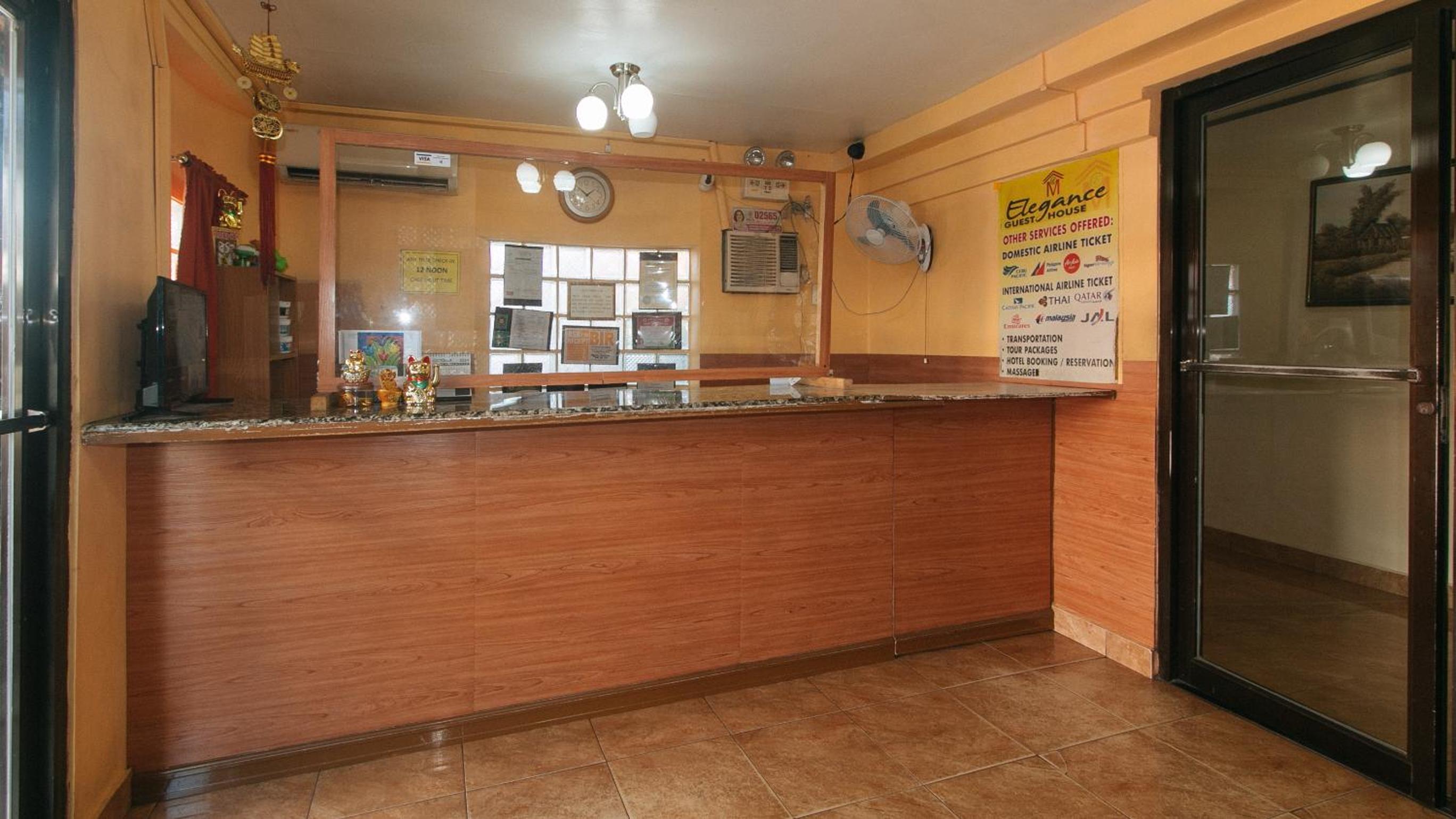 RedDoorz at Elegance Guest House near NAIA T3 view 3