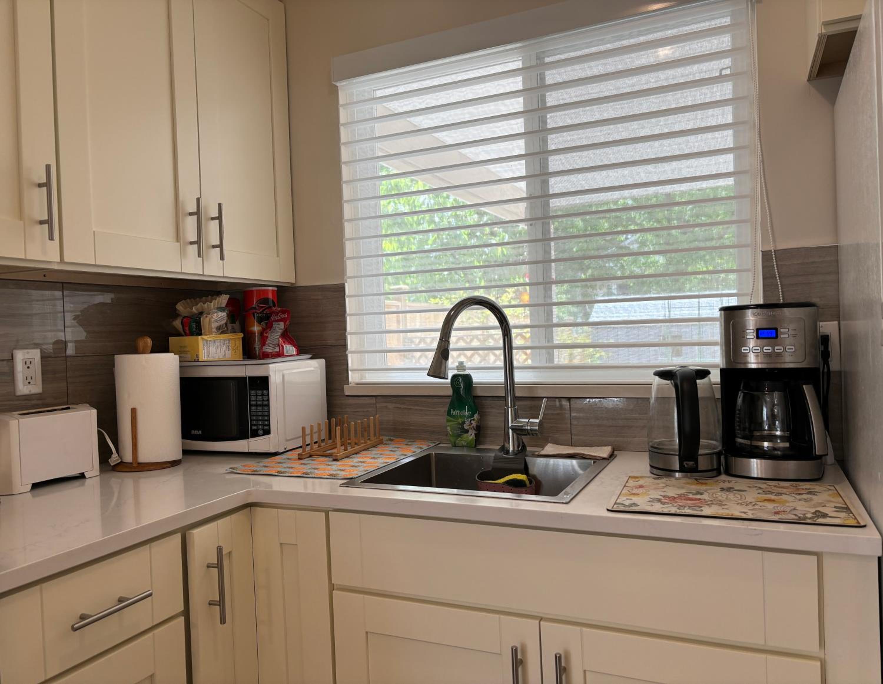 Coquitlam center, 2 bedroom suite, walking to skytrain